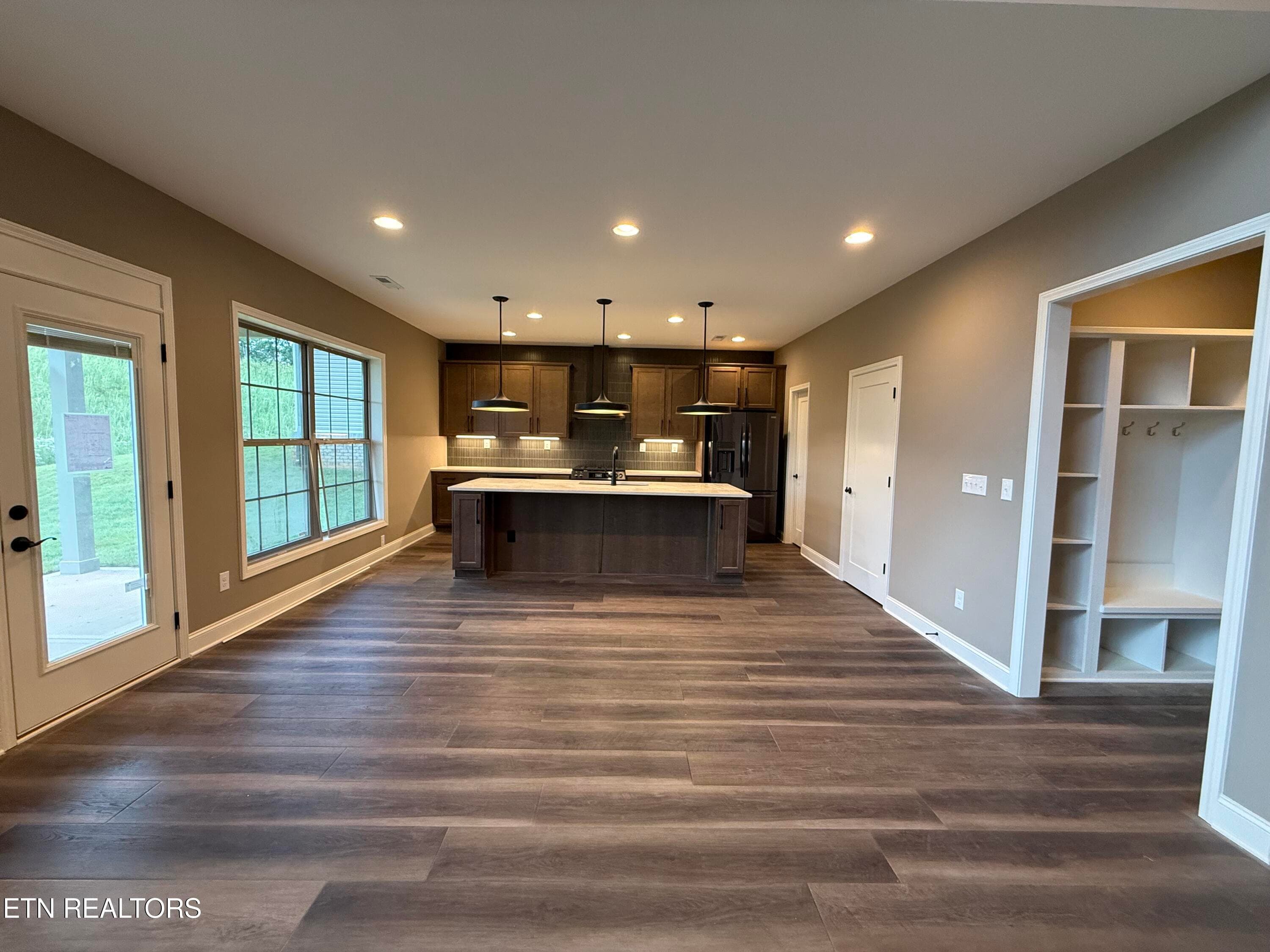 Easy Entertaining - 1822 Hickory Reserve Rd, Knoxville, TN 37932, Knoxville