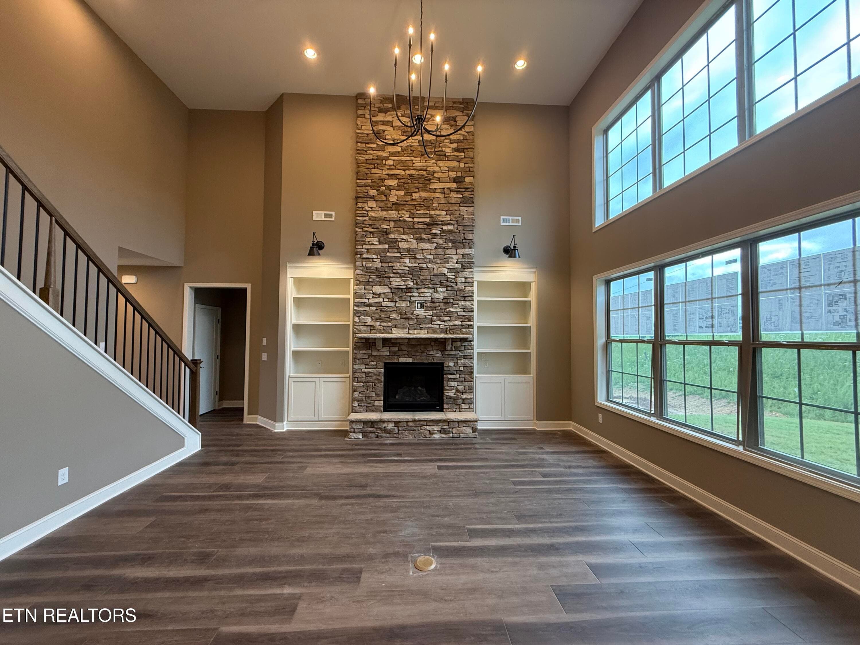 2 story Family Room - 1822 Hickory Reserve Rd, Knoxville, TN 37932, Knoxville