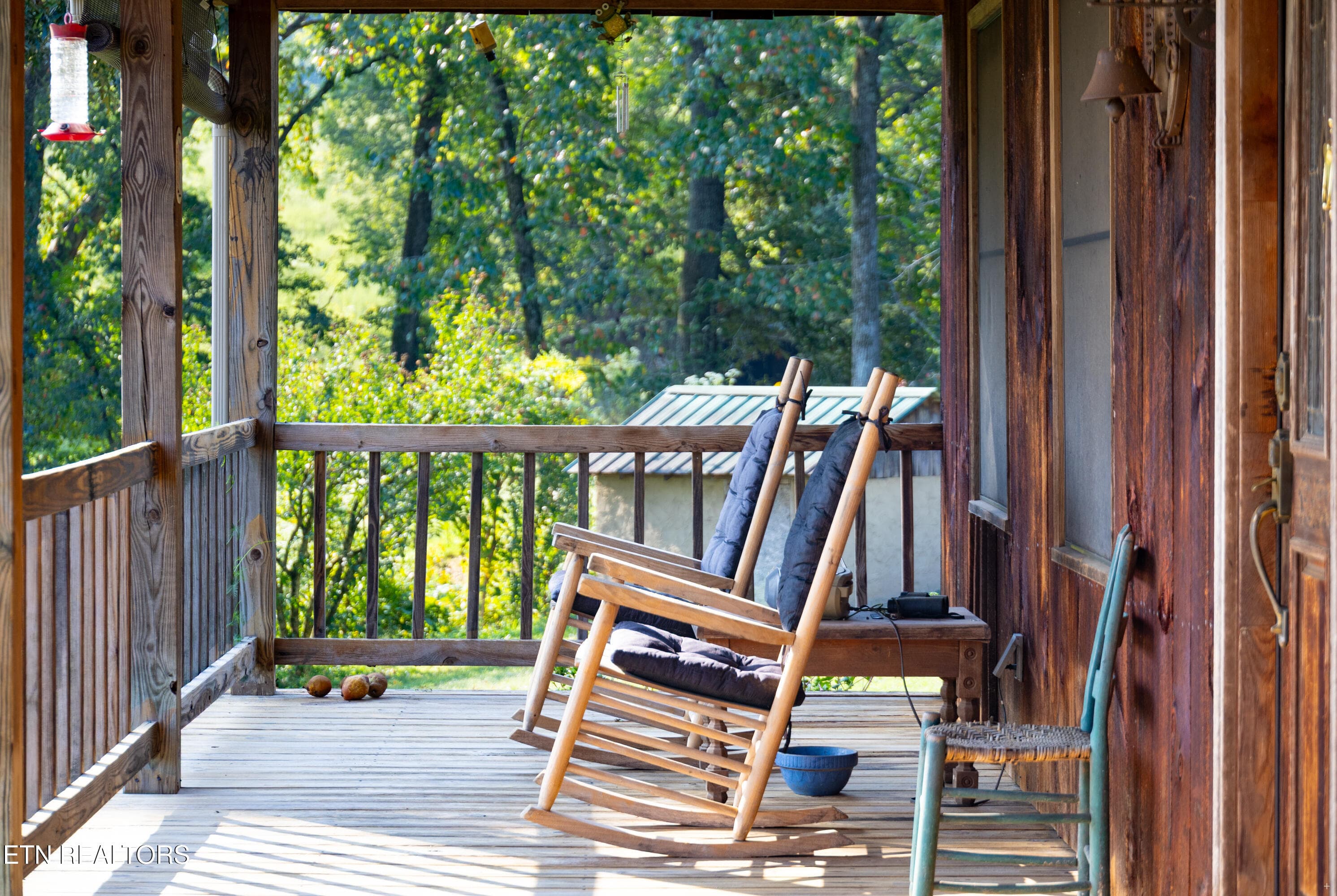 Covered Porch Seating Area - 2460 Northern Rd, New Market, TN 37820, New Market