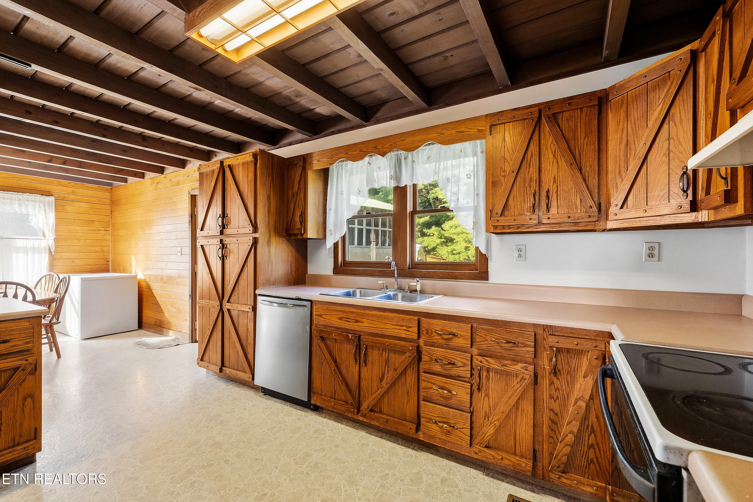 Kitchen Oak Cabinetry - 2460 Northern Rd, New Market, TN 37820, New Market