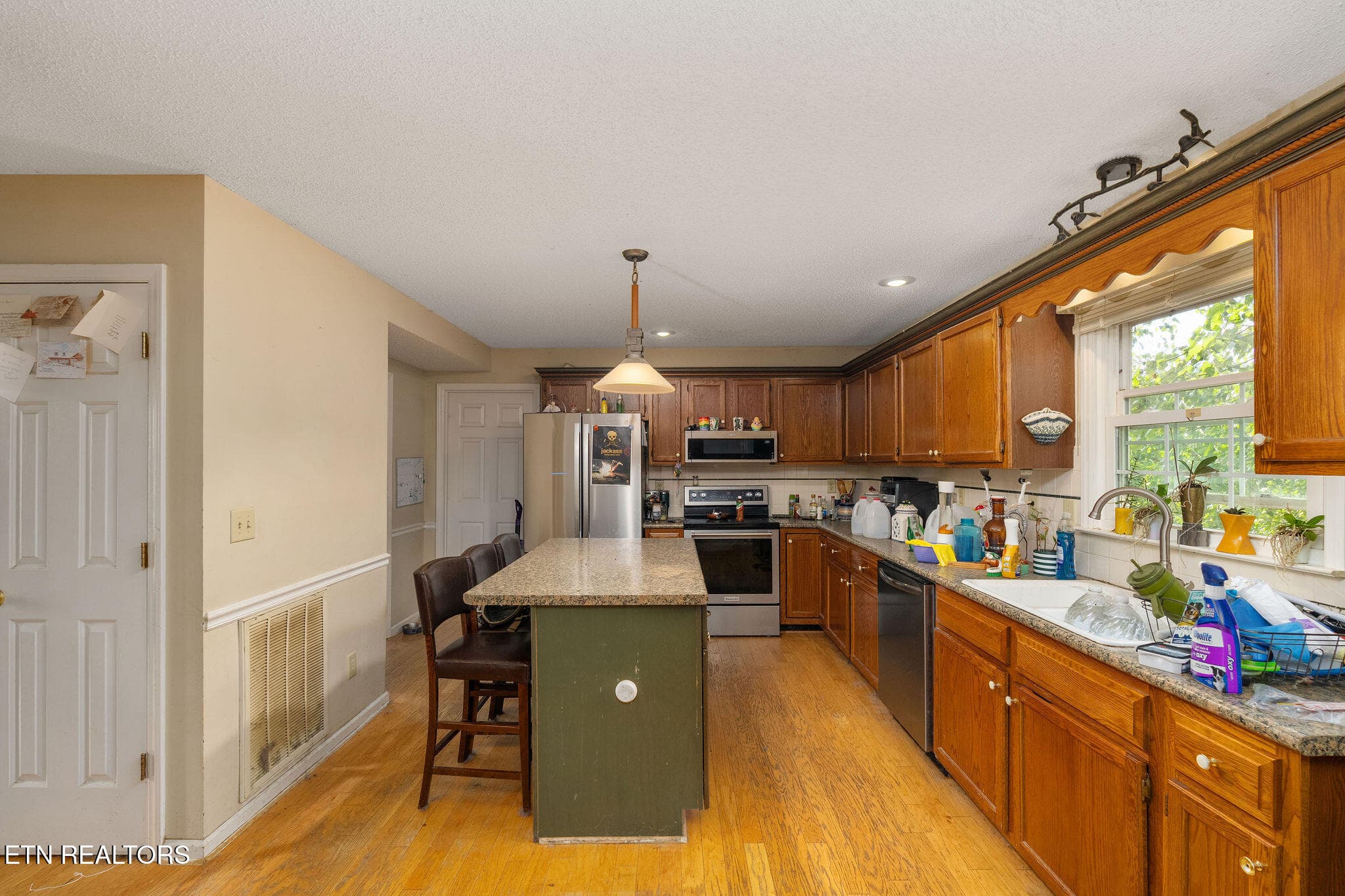 KITCHEN - 212 Pickens Rd, Kingsport, TN 37663, Kingsport