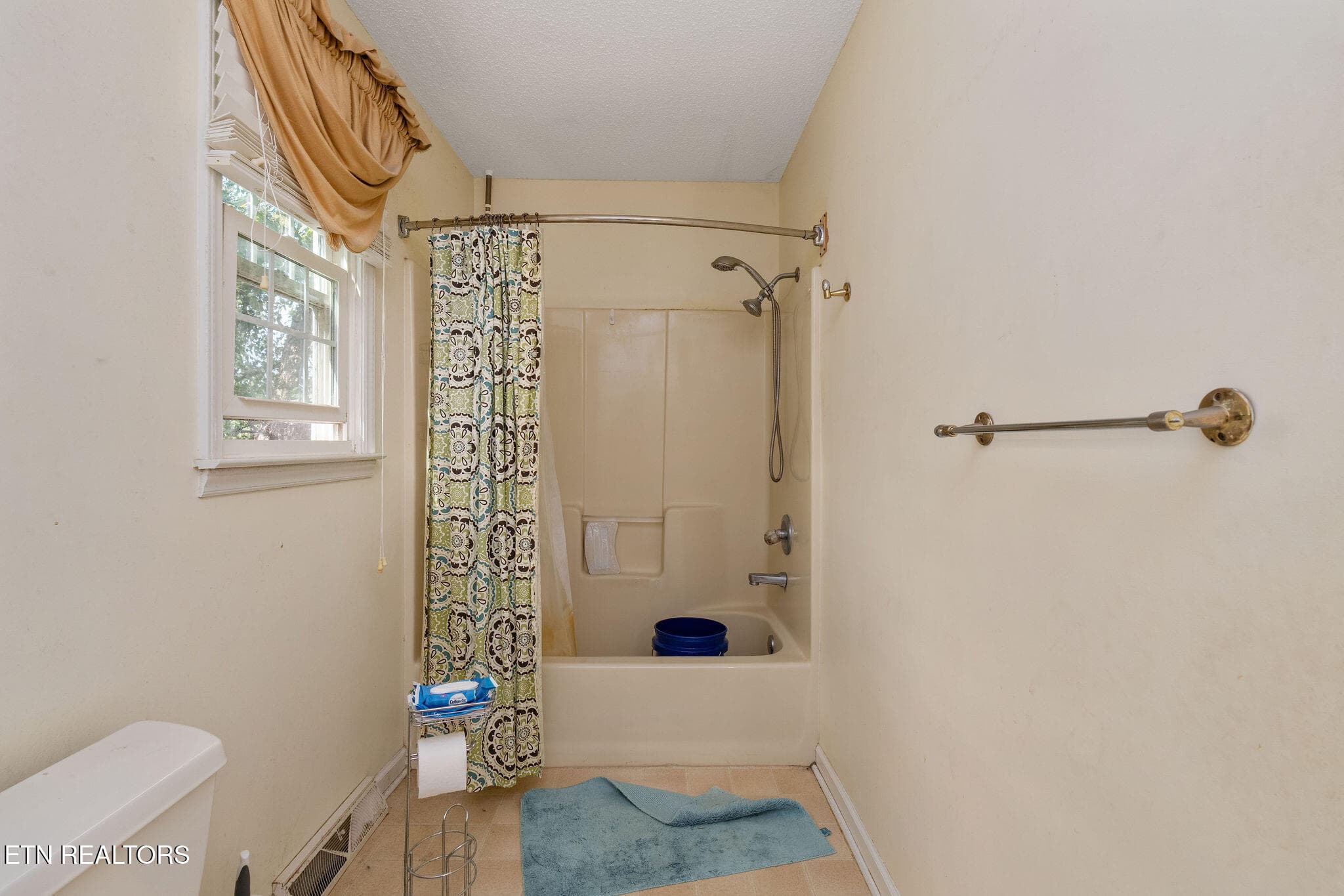 BATHROOM - 212 Pickens Rd, Kingsport, TN 37663, Kingsport