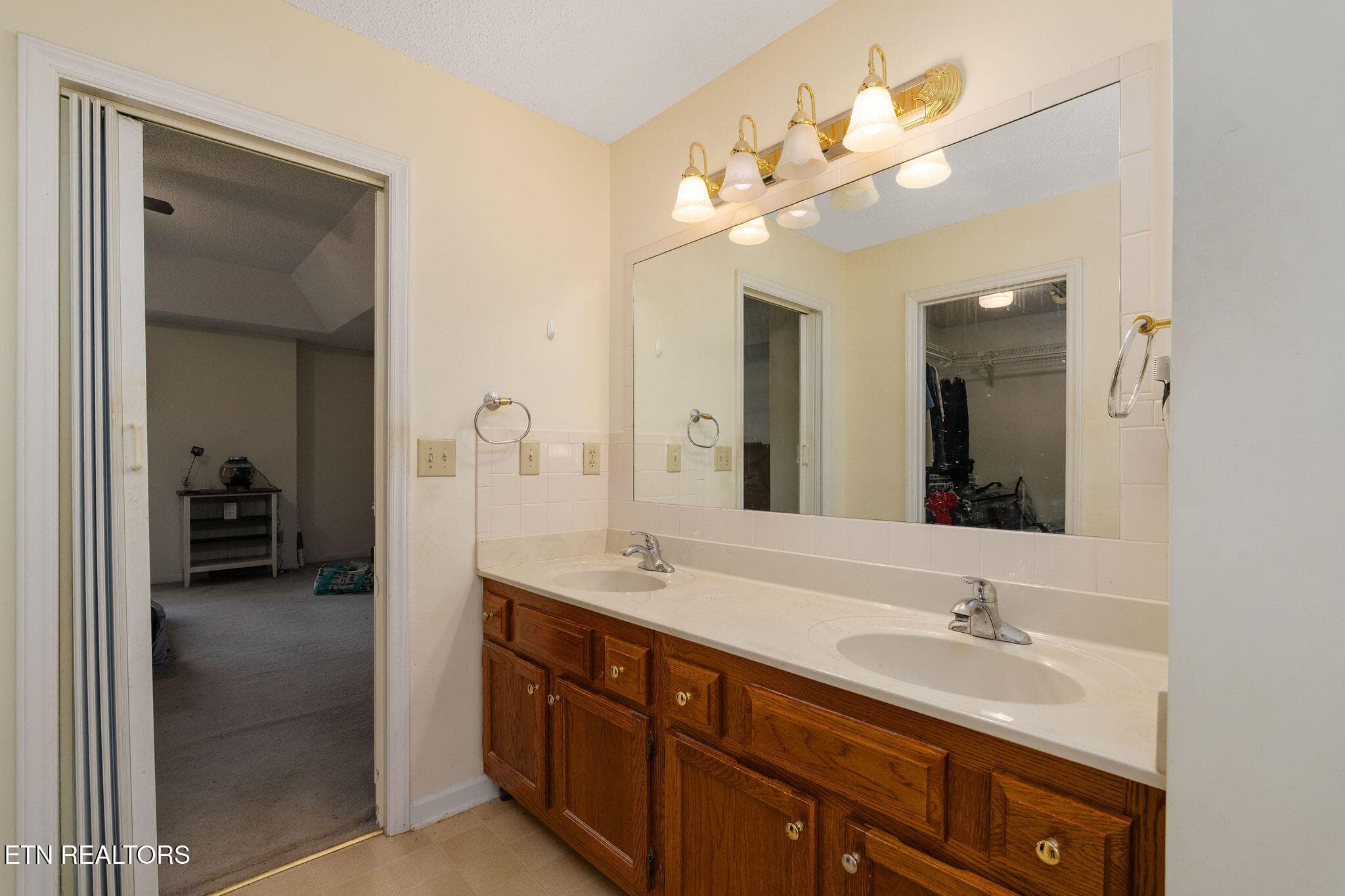 PRIMARY BATH - 212 Pickens Rd, Kingsport, TN 37663, Kingsport