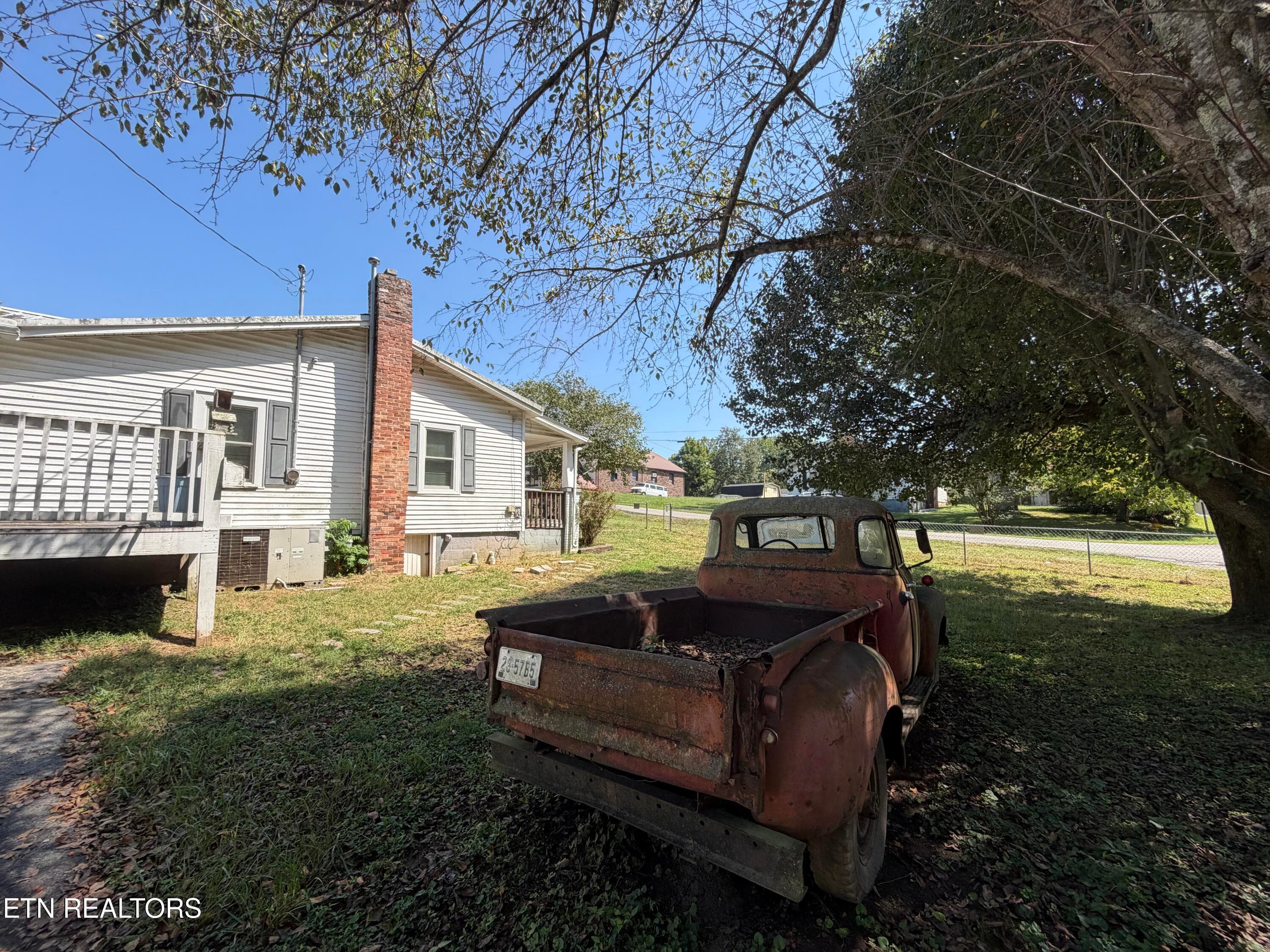 IMG_9587 - 1116 W Walden St, LaFollette, TN 37766, LaFollette