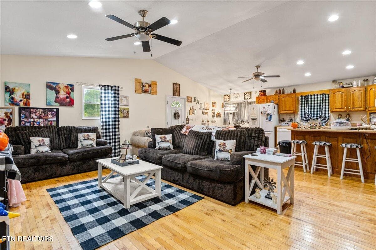 Living Room - 4367 Highway 297, Newcomb, TN 37819, Newcomb