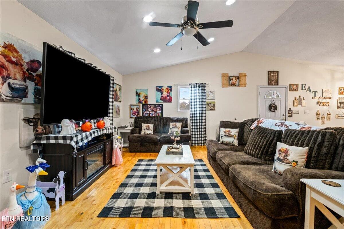 Living Room - 4367 Highway 297, Newcomb, TN 37819, Newcomb
