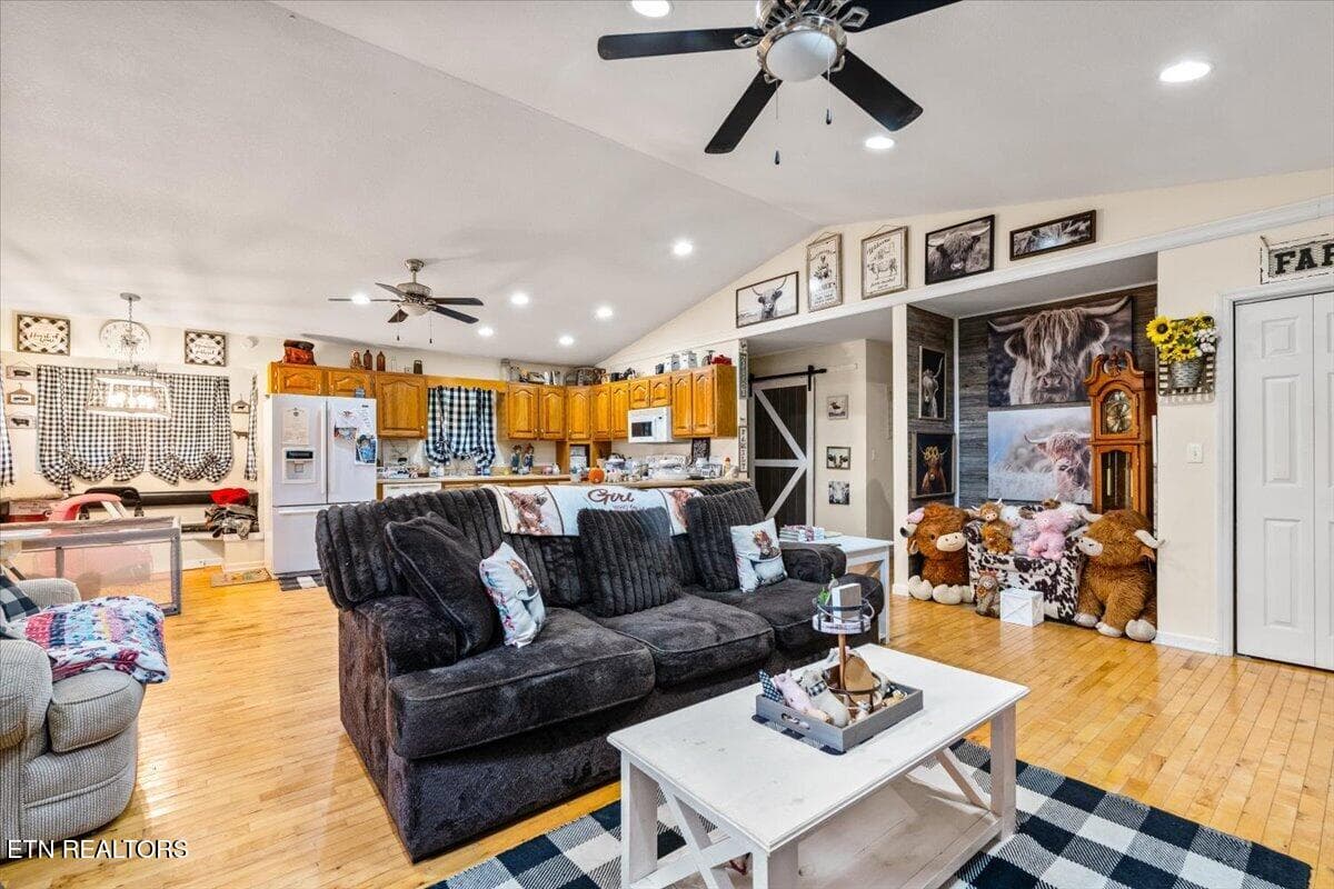 Living Room - 4367 Highway 297, Newcomb, TN 37819, Newcomb