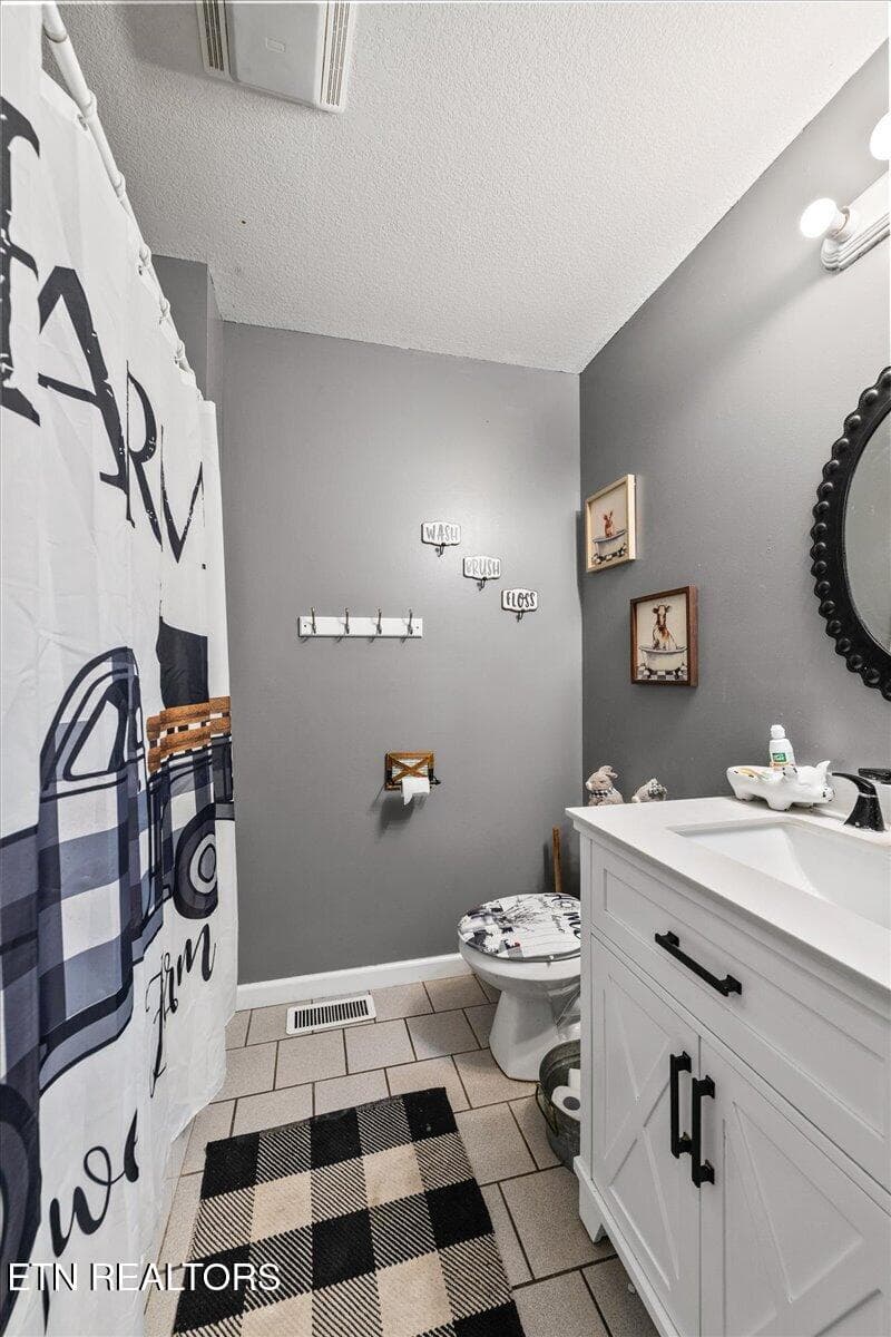 Second Bathroom - 4367 Highway 297, Newcomb, TN 37819, Newcomb