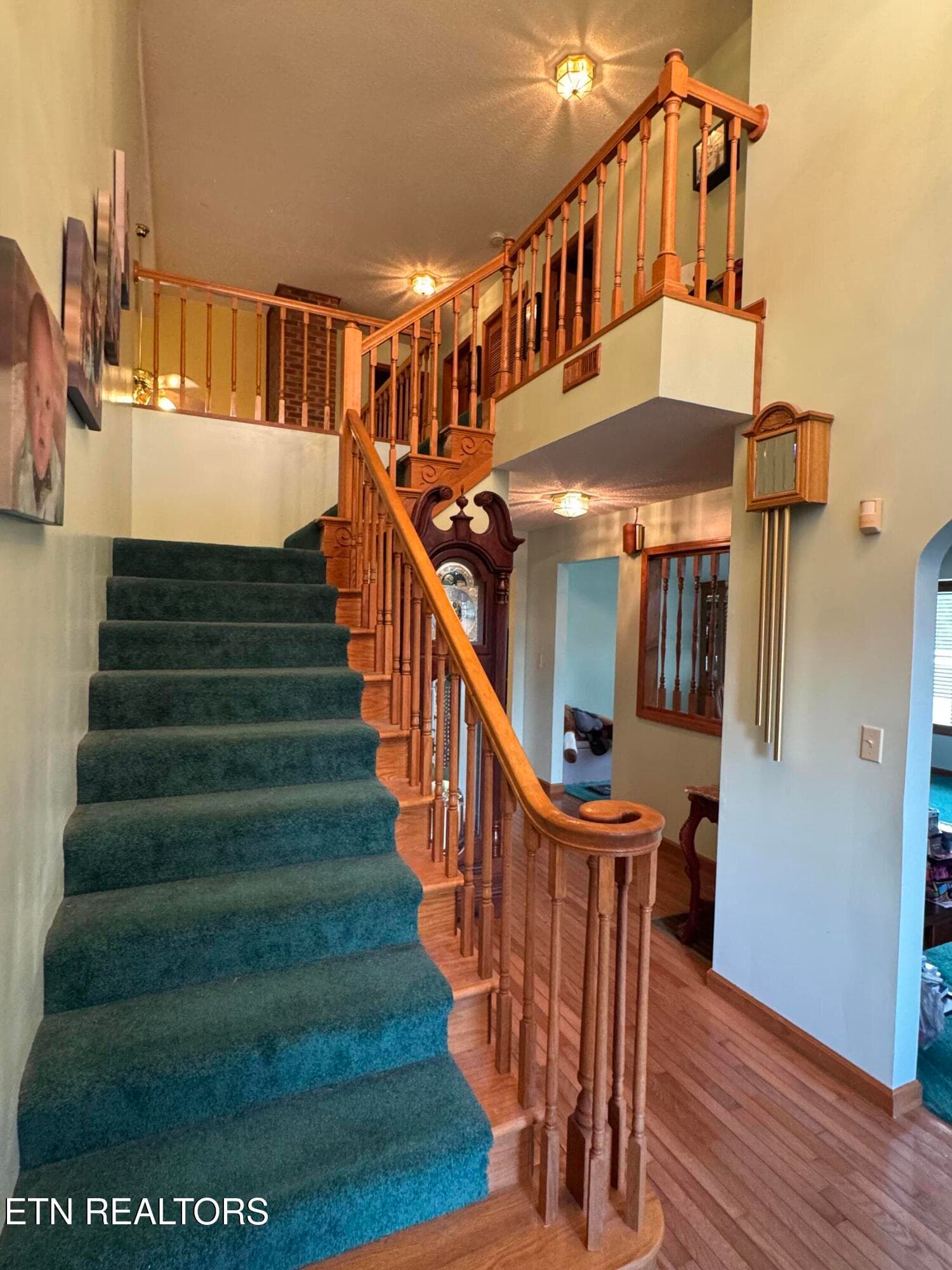 Staircase - 2961 Forge Ridge Rd, Harrogate, TN 37752, Harrogate
