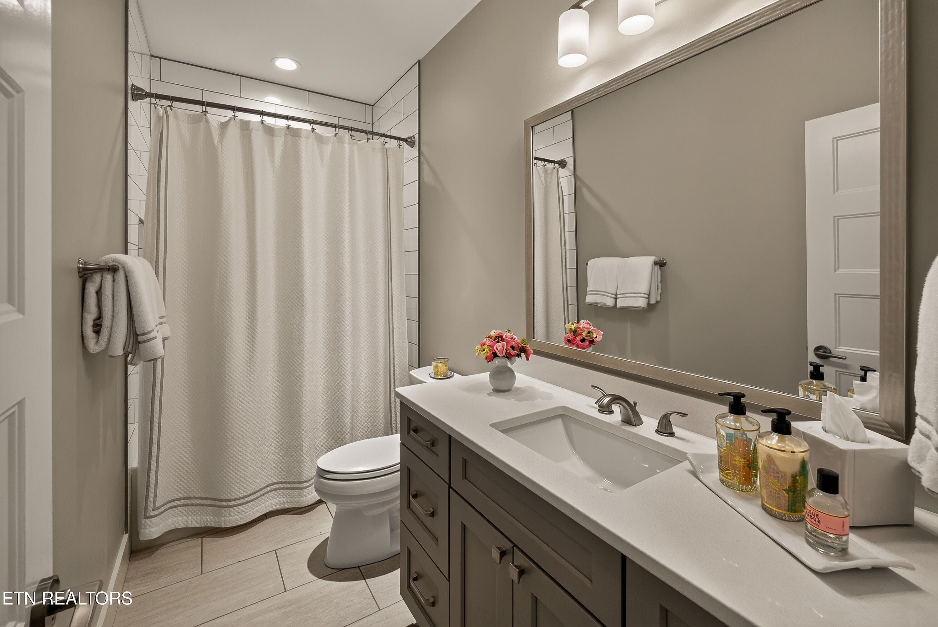 bath 2 - 1305 Legacy Cove Way, Knoxville, TN 37919