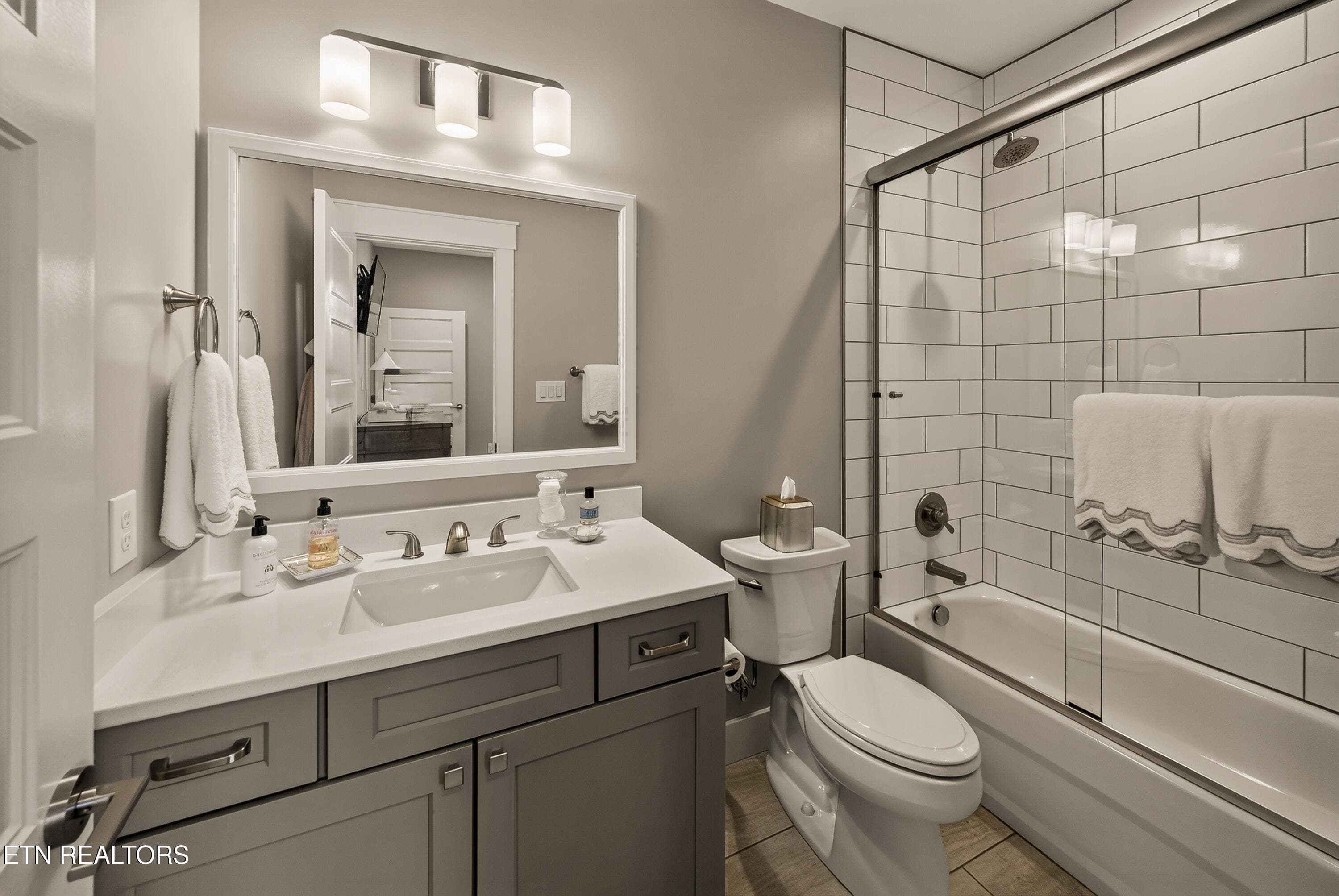 bath 3 - 1305 Legacy Cove Way, Knoxville, TN 37919