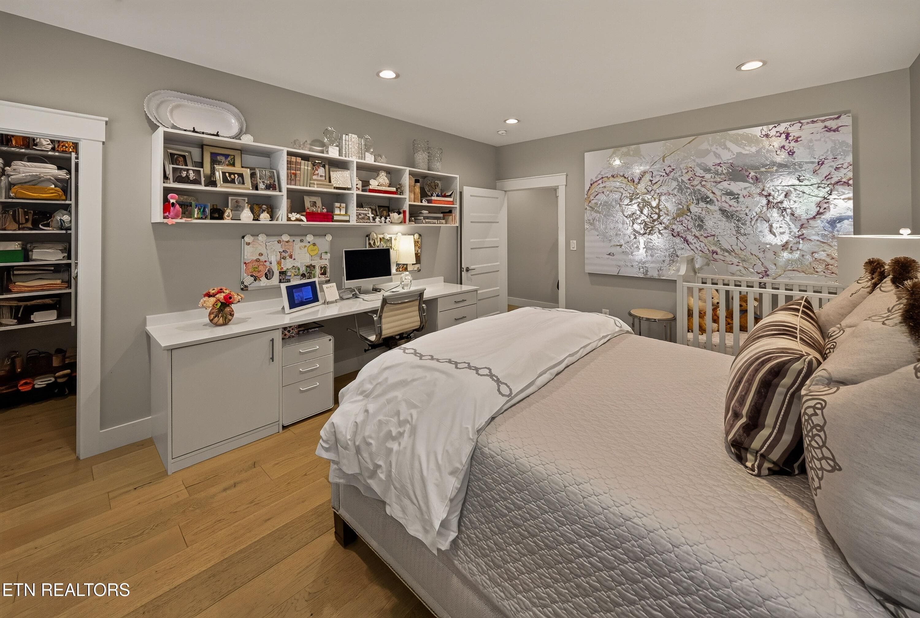bedroom 2 study area - 1305 Legacy Cove Way, Knoxville, TN 37919