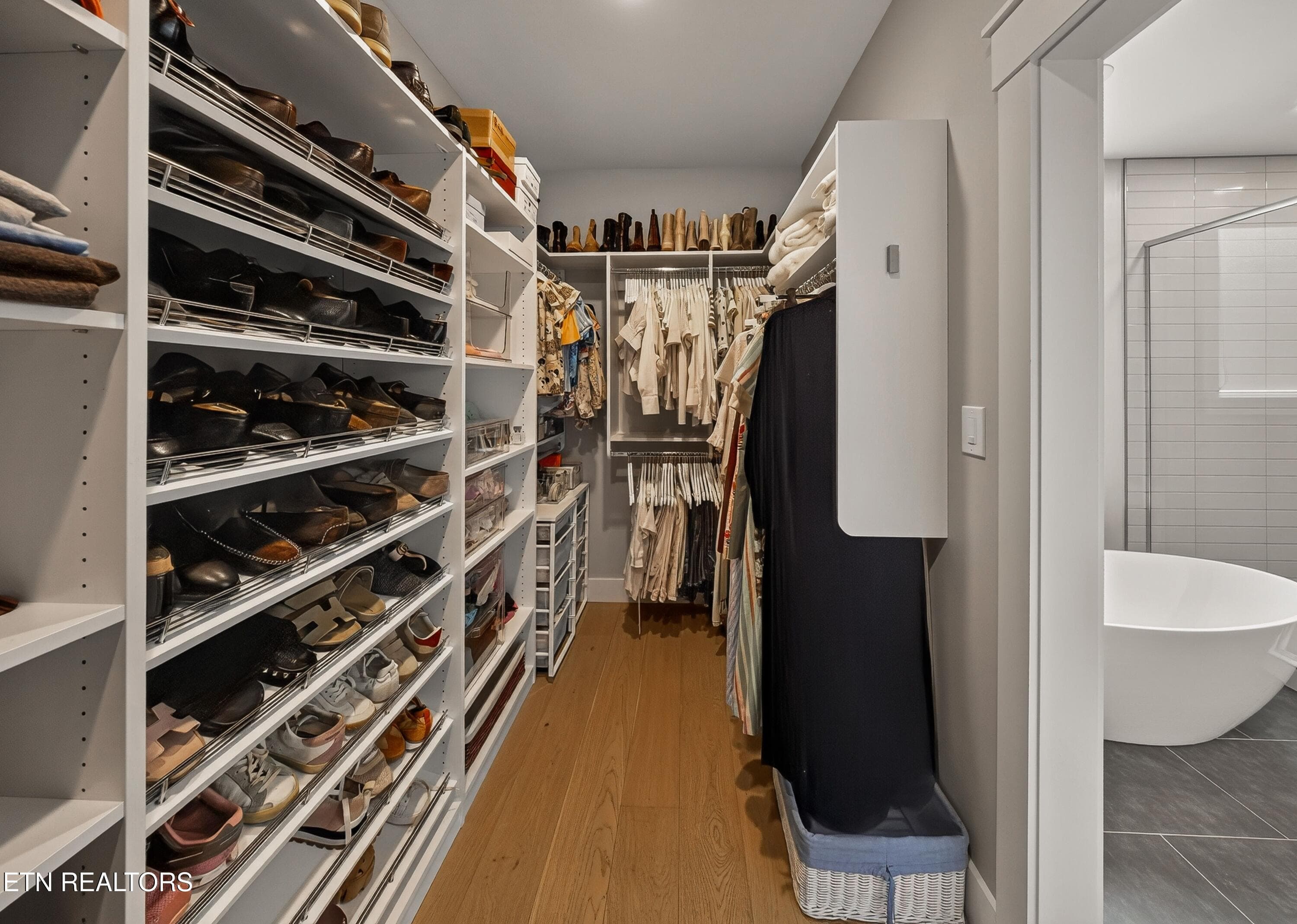 walk in primary closet - 1305 Legacy Cove Way, Knoxville, TN 37919