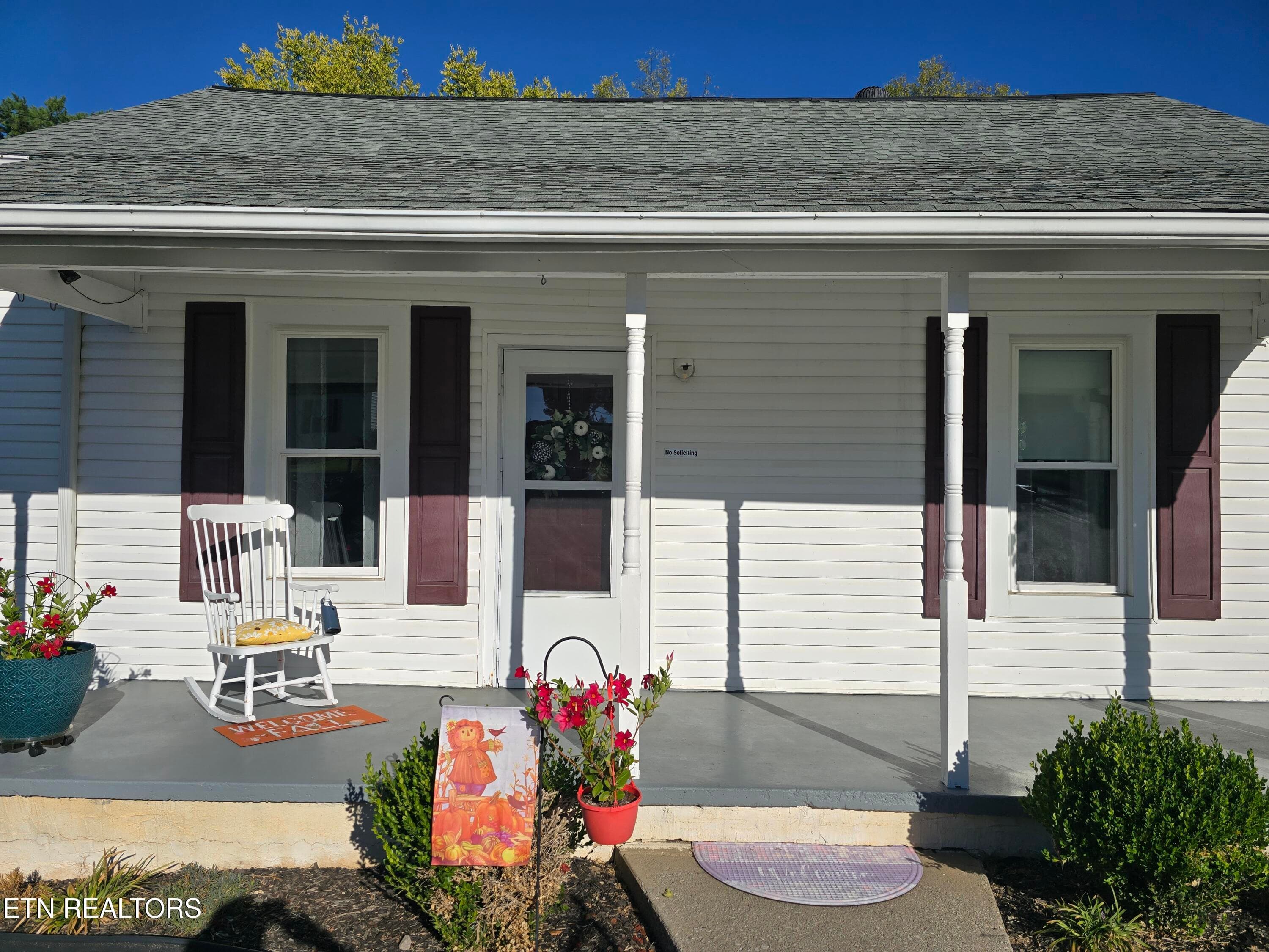 VINYL TILE WINDOWS - 248 Hannum St, Alcoa, TN 37701