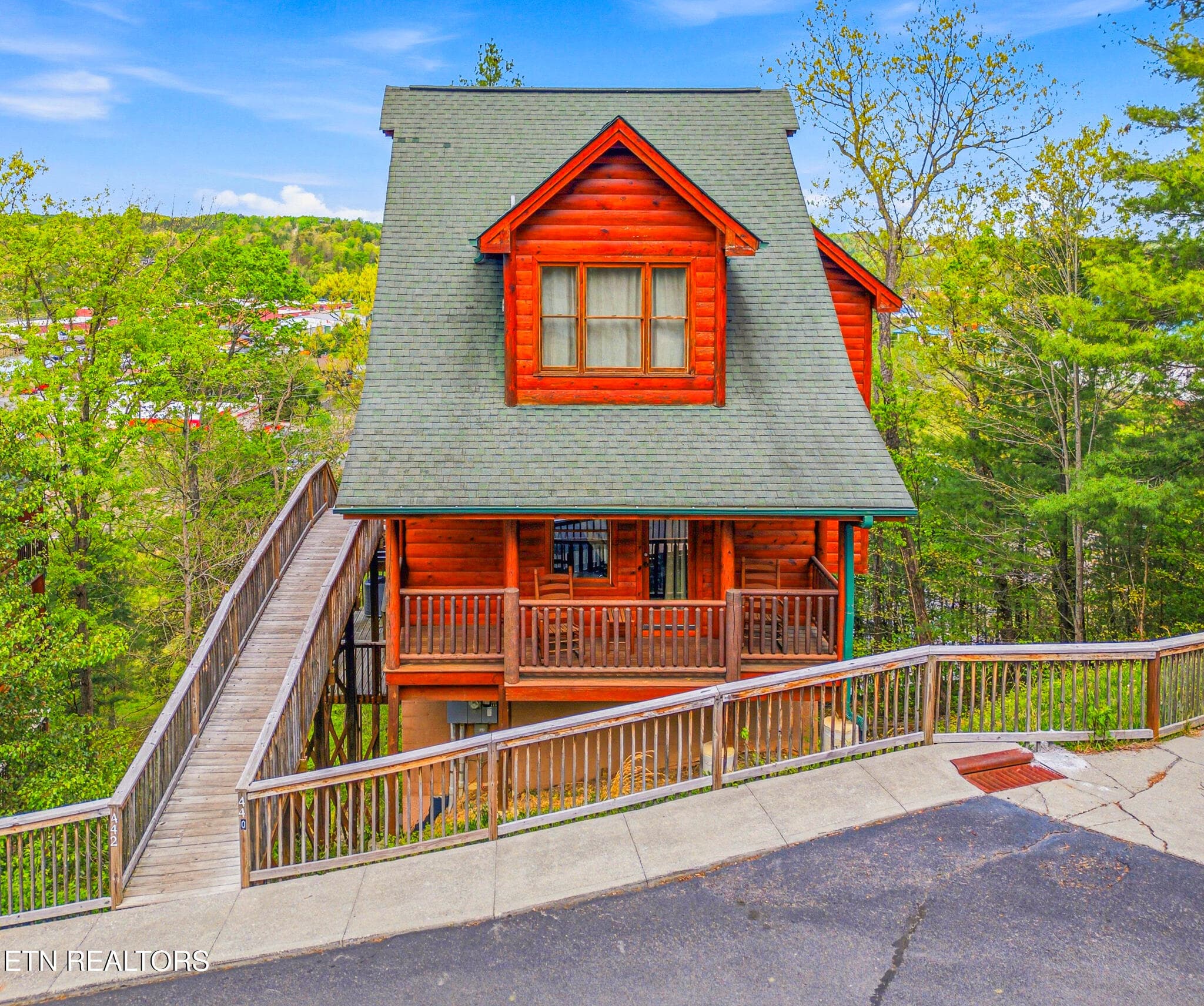 442 Big Bear Way, Pigeon Forge, TN 37863