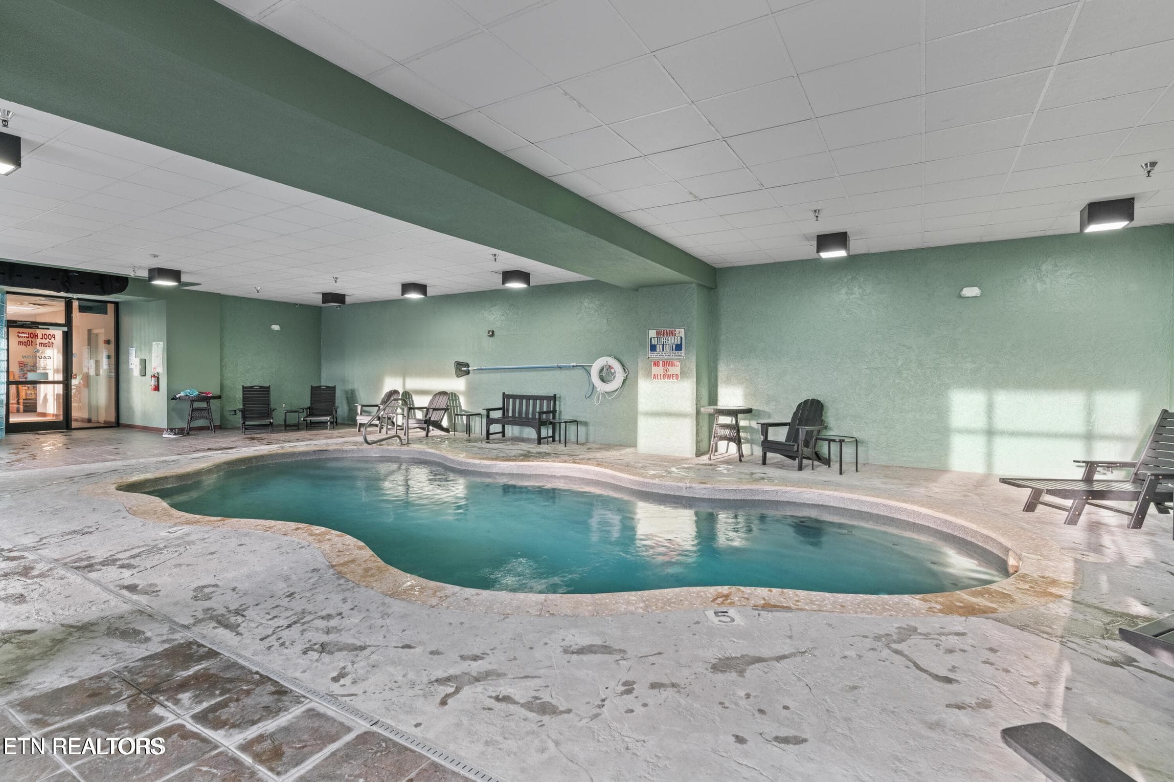 Big Bear Pool - 442 Big Bear Way, Pigeon Forge, TN 37863