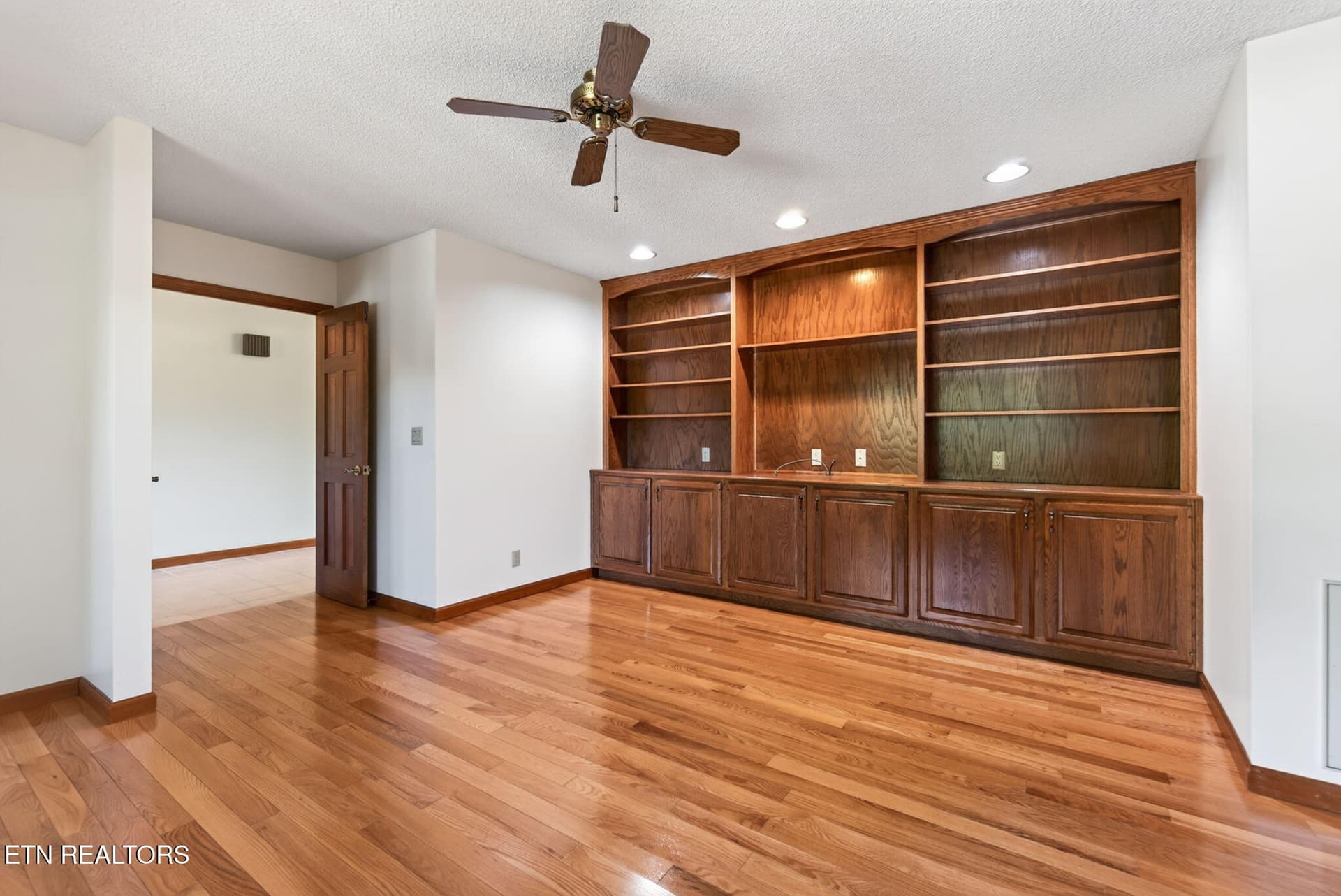 18-web-or-mls-31 Kingsboro Ln_14 - 31 Kingsboro Lane, Crossville, TN 38558