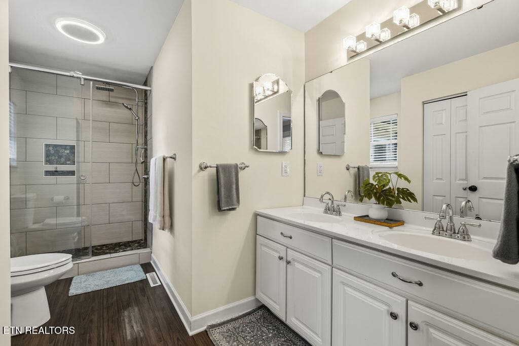 Ensuite off flex room - 205 Channel Drive, Loudon, TN 37774, Loudon