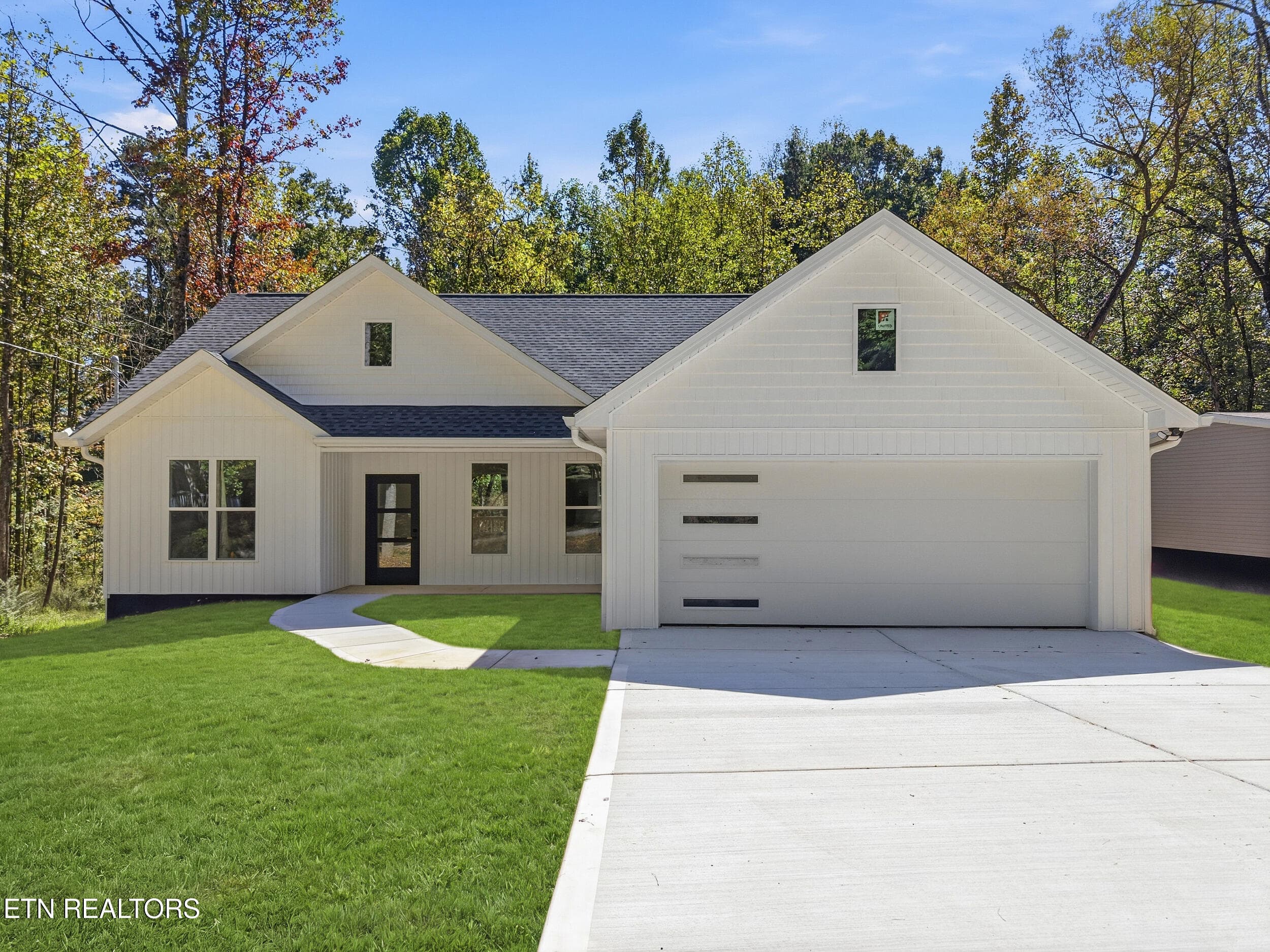 683 Hen Valley Rd, Oliver Springs, TN 37840