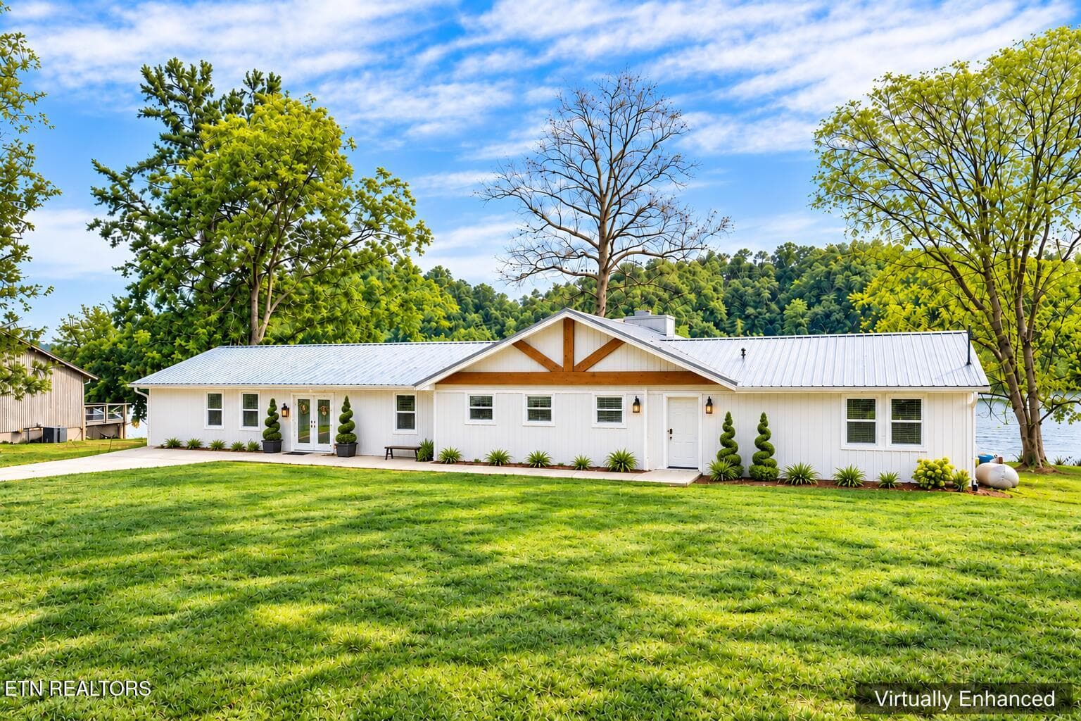 Virtually Enhanced Lakefront Modern Ranc - 4225 W Lakeview Circle, Louisville, TN 37777, Louisville