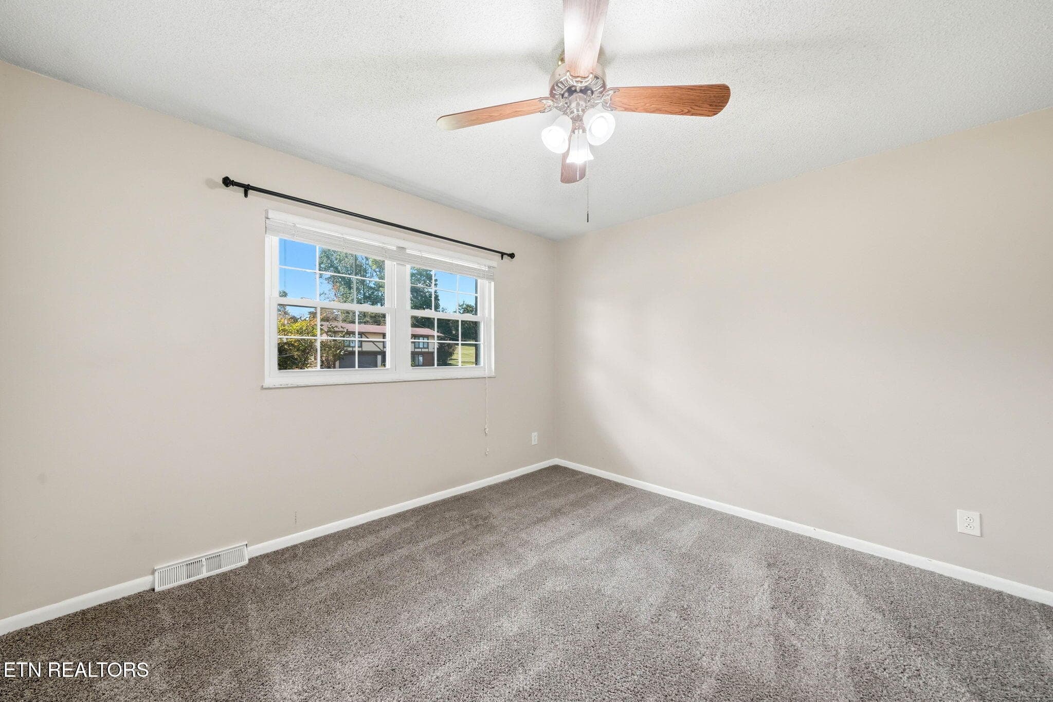 7-web-or-mls-7552 Berkshire Blvd-15 - 7552 Berkshire Blvd, Powell, TN 37849, Powell