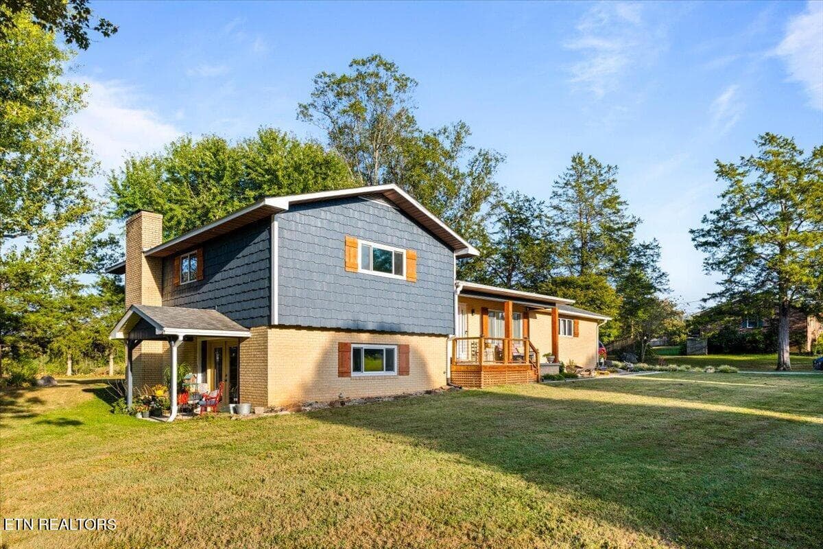 Covered area front and side - 328 Brown Crest Rd, LaFollette, TN 37766, LaFollette