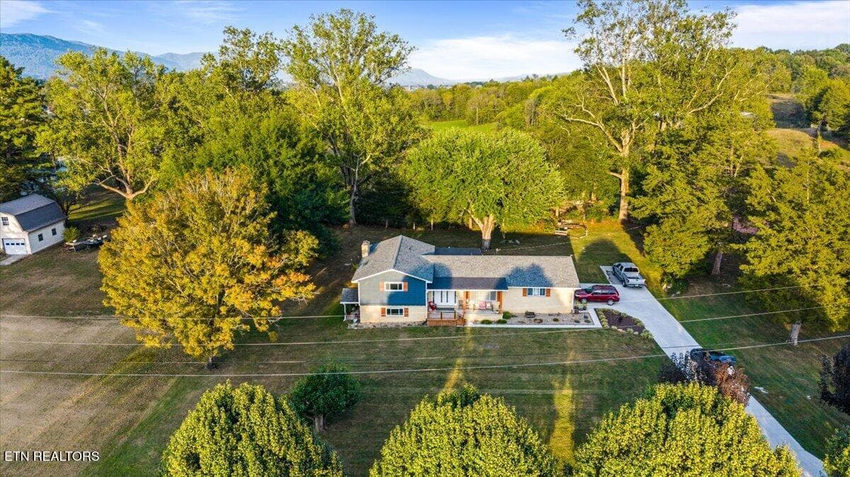 Welcome - 328 Brown Crest Rd, LaFollette, TN 37766, LaFollette
