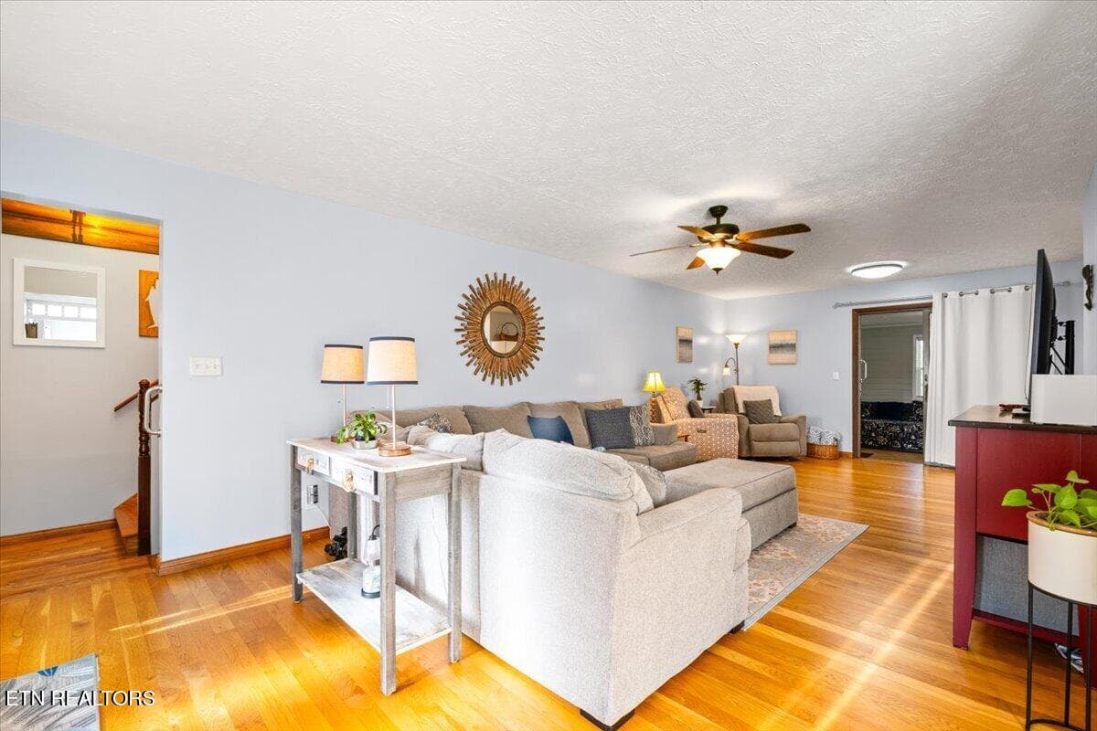 Living - 328 Brown Crest Rd, LaFollette, TN 37766, LaFollette