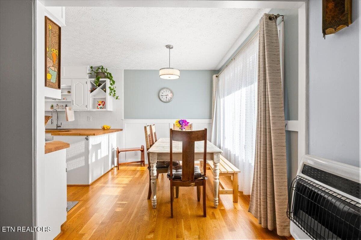 Dining - 328 Brown Crest Rd, LaFollette, TN 37766, LaFollette