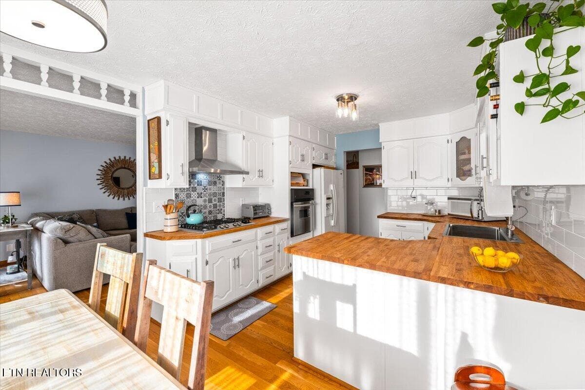 Sun Filled Kitchen - 328 Brown Crest Rd, LaFollette, TN 37766, LaFollette