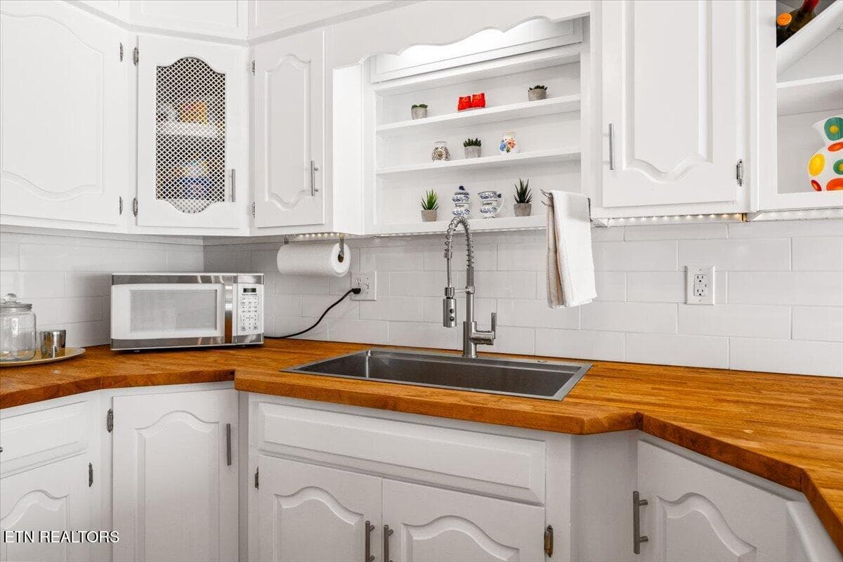 Kitchen - 328 Brown Crest Rd, LaFollette, TN 37766, LaFollette