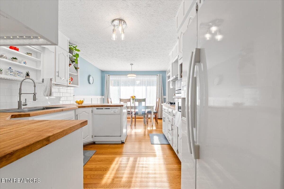 Kitchen - 328 Brown Crest Rd, LaFollette, TN 37766, LaFollette