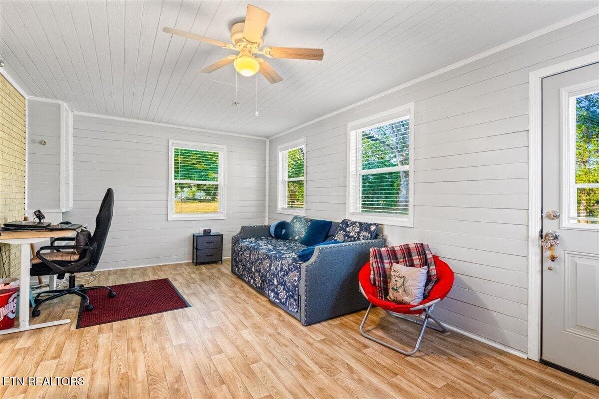 Sunrom - 328 Brown Crest Rd, LaFollette, TN 37766, LaFollette
