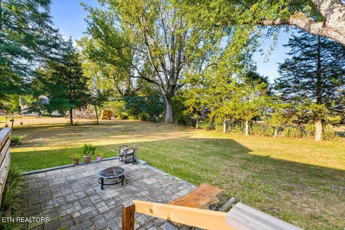 Patio - 328 Brown Crest Rd, LaFollette, TN 37766, LaFollette
