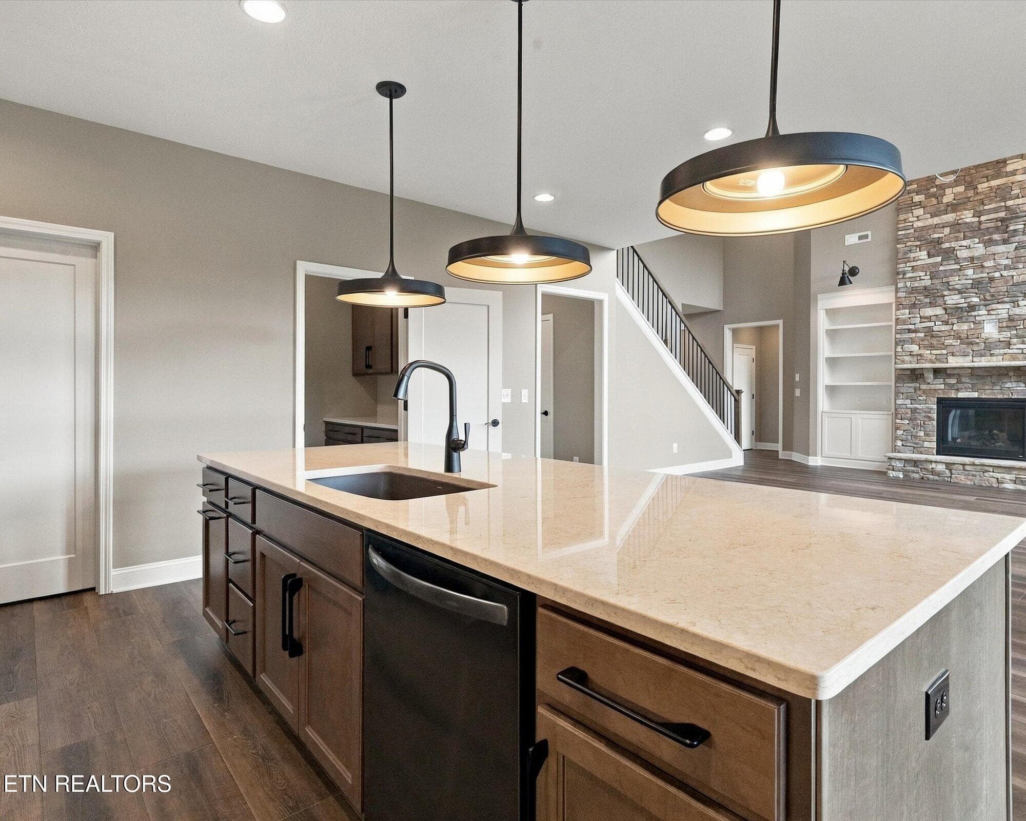 Large Island - 1822 Hickory Reserve Rd, Knoxville, TN 37932, Knoxville