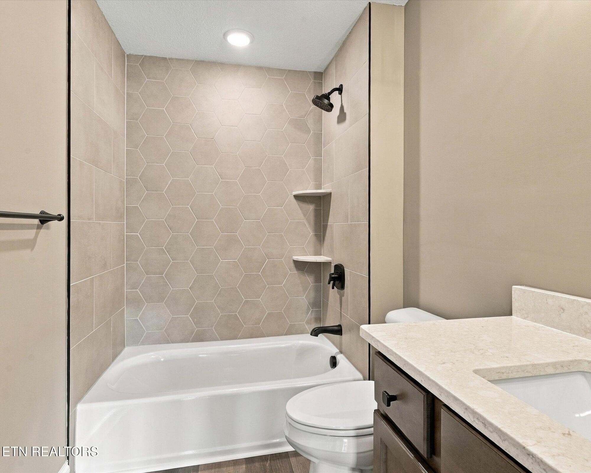 Bath 2 - 1822 Hickory Reserve Rd, Knoxville, TN 37932, Knoxville