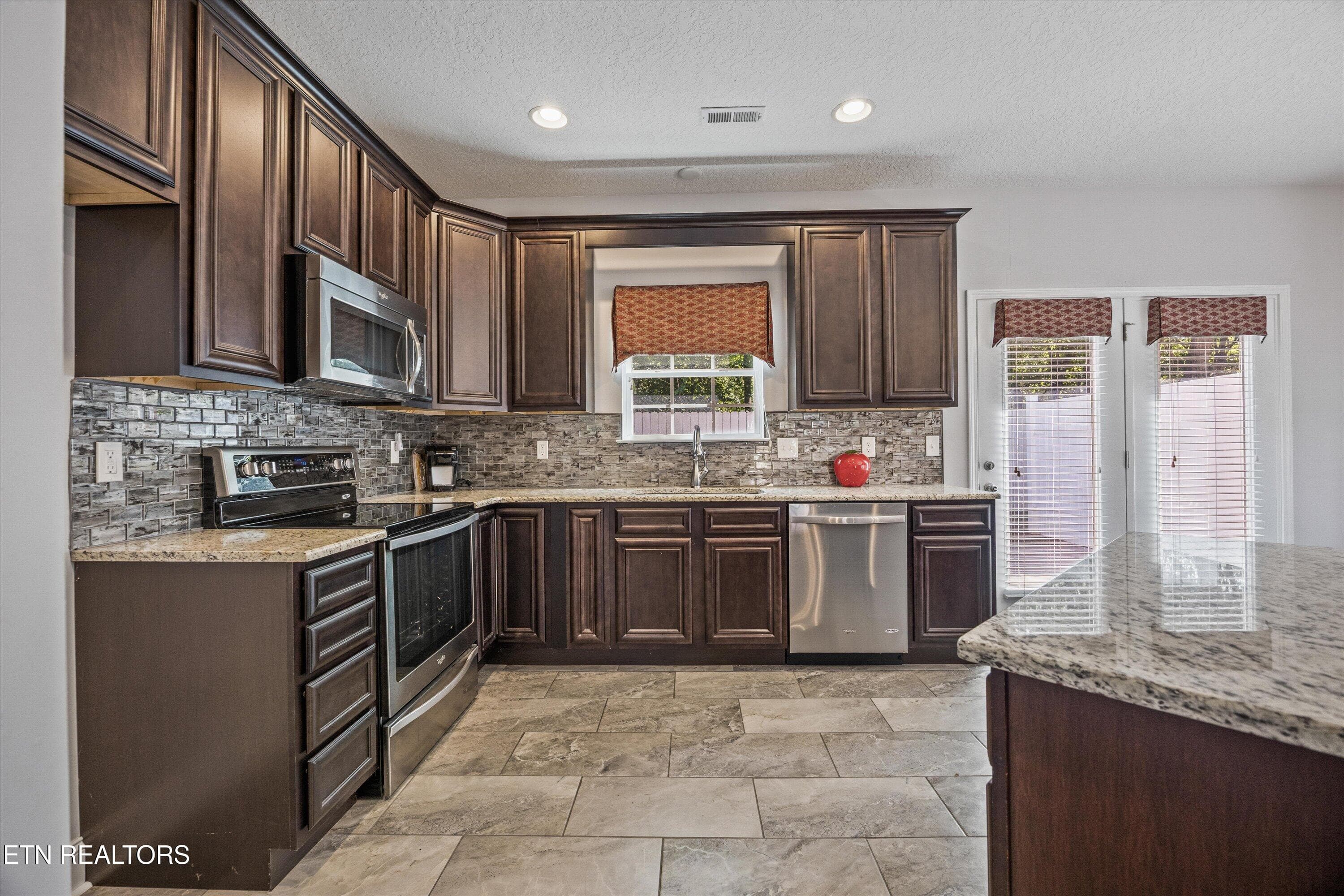 Granite countertops - 6250 Patel Way, Knoxville, TN 37909, Knoxville