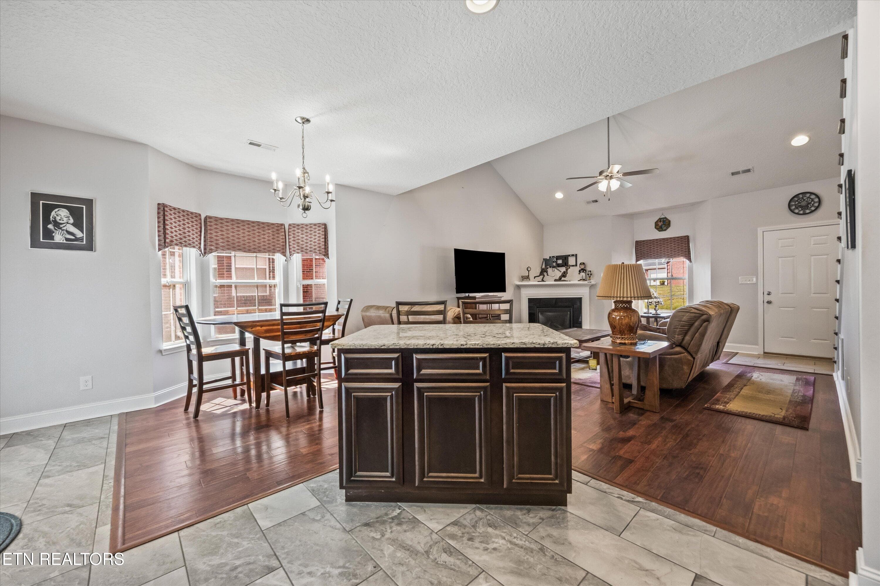 Sit-at kitchen island - 6250 Patel Way, Knoxville, TN 37909, Knoxville