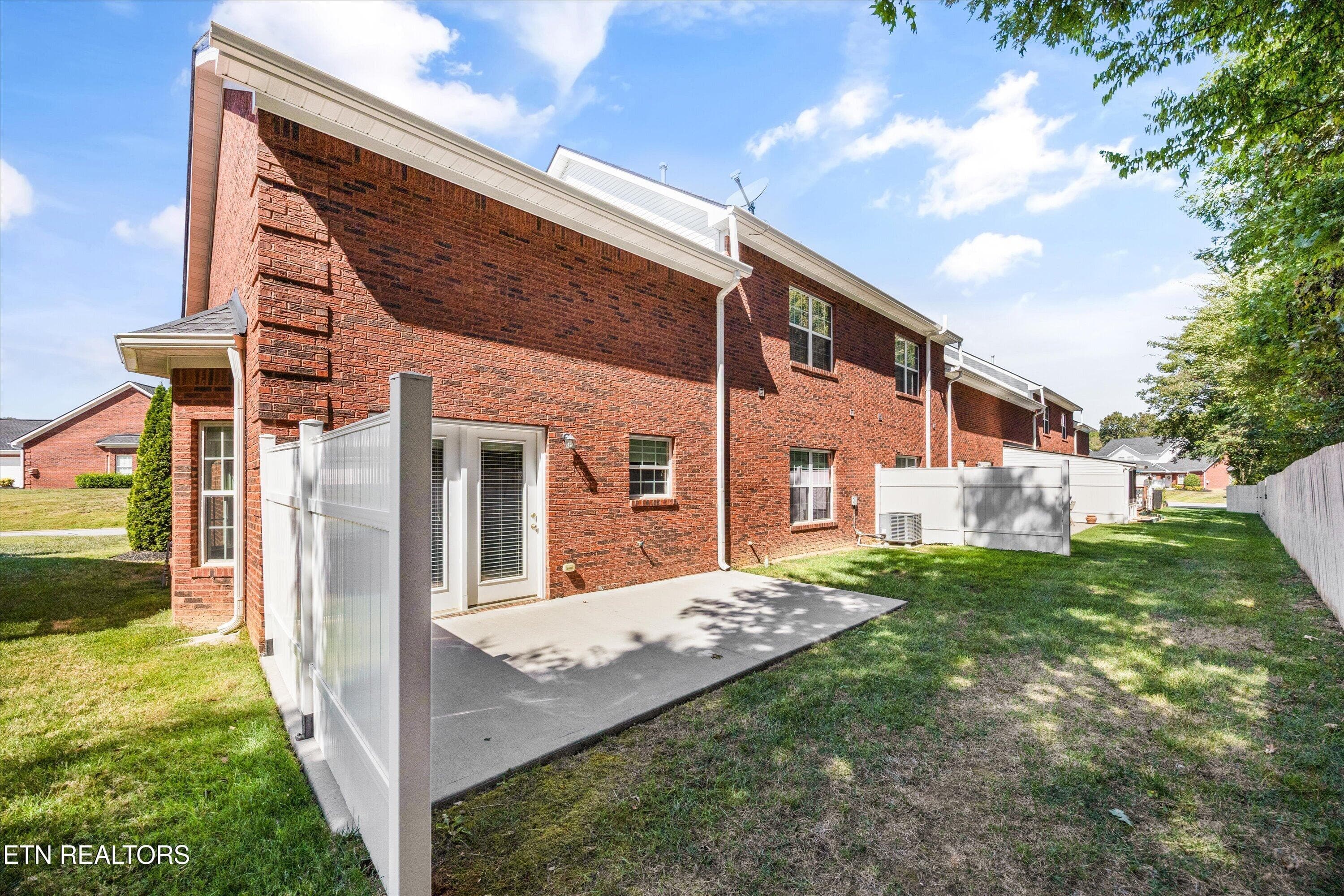 End unit allows extra windows - 6250 Patel Way, Knoxville, TN 37909, Knoxville
