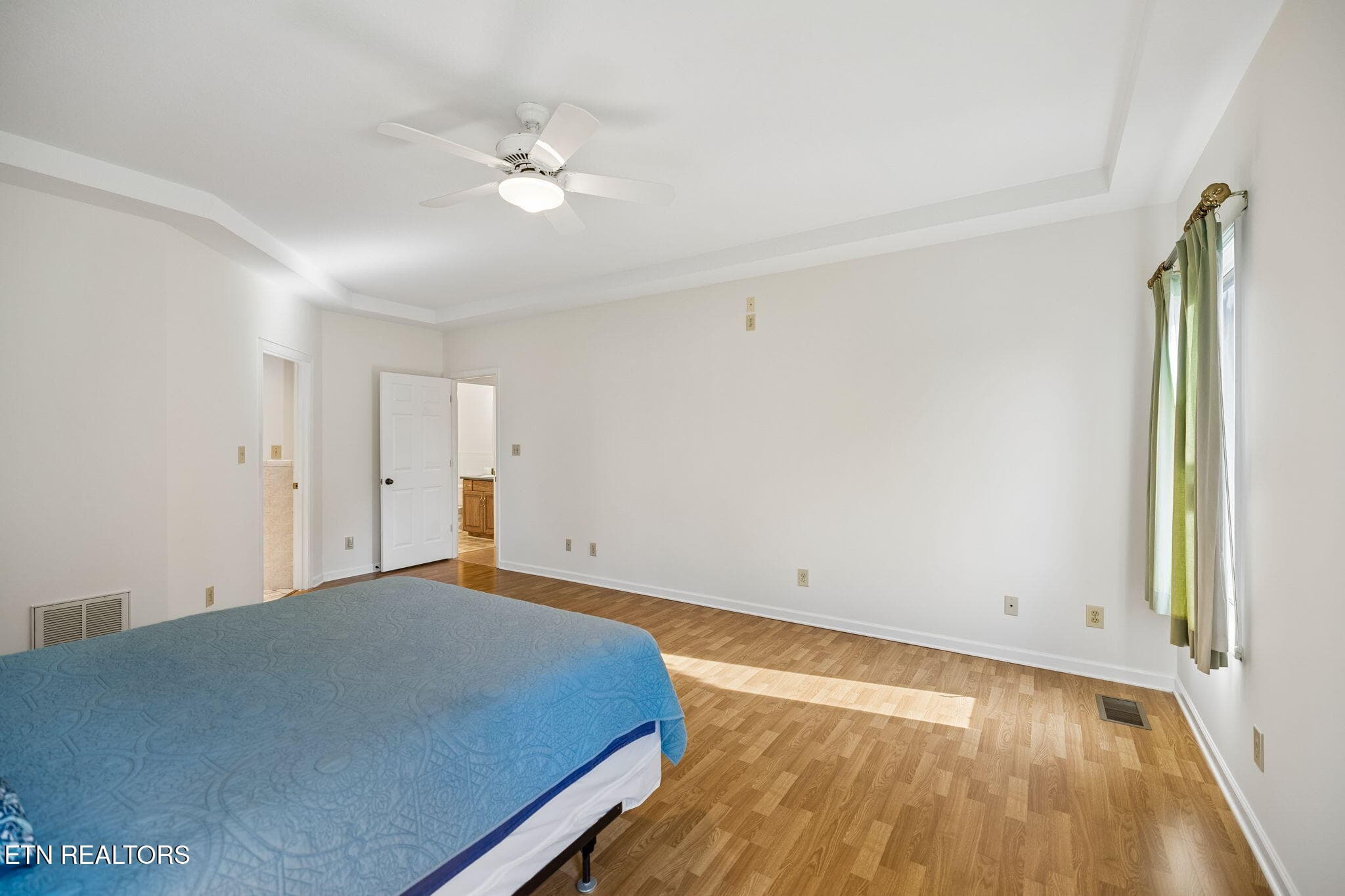 HUGE bedroom - 937 Andover Blvd, Alcoa, TN 37701, Alcoa