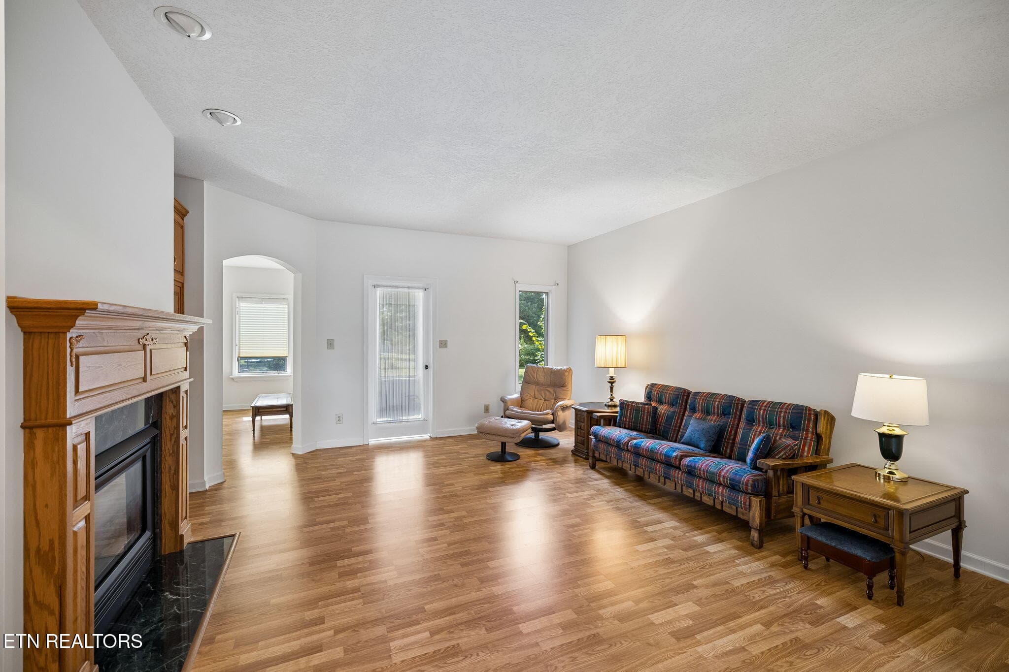 Multiple living areas - 937 Andover Blvd, Alcoa, TN 37701, Alcoa
