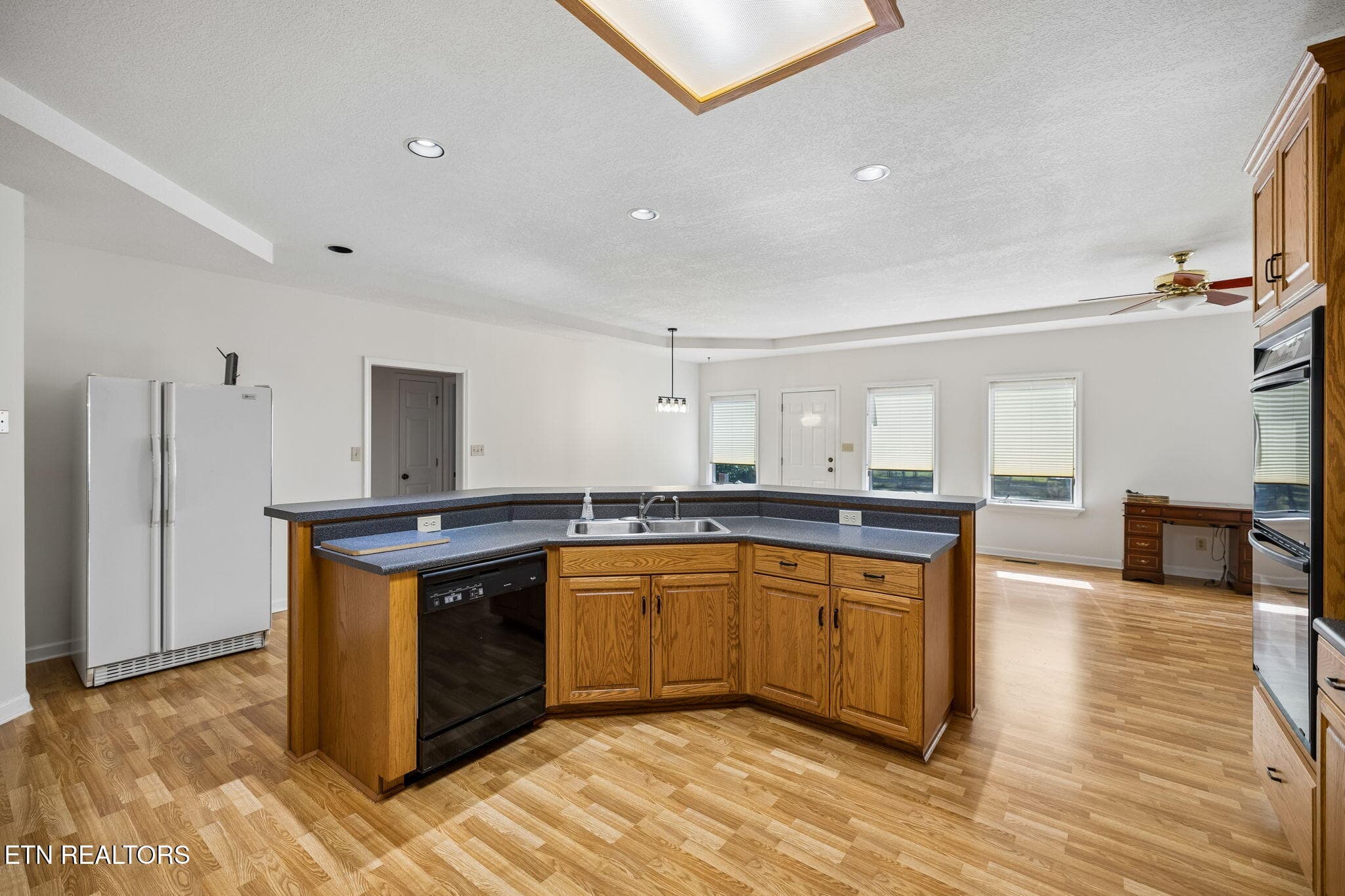 Kitchen island - 937 Andover Blvd, Alcoa, TN 37701, Alcoa