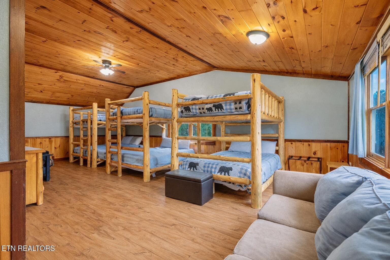 Bunkroom for 203 Amet Way Pool Cabin fo - 203 Amet Way, Cosby, TN 37722, Cosby