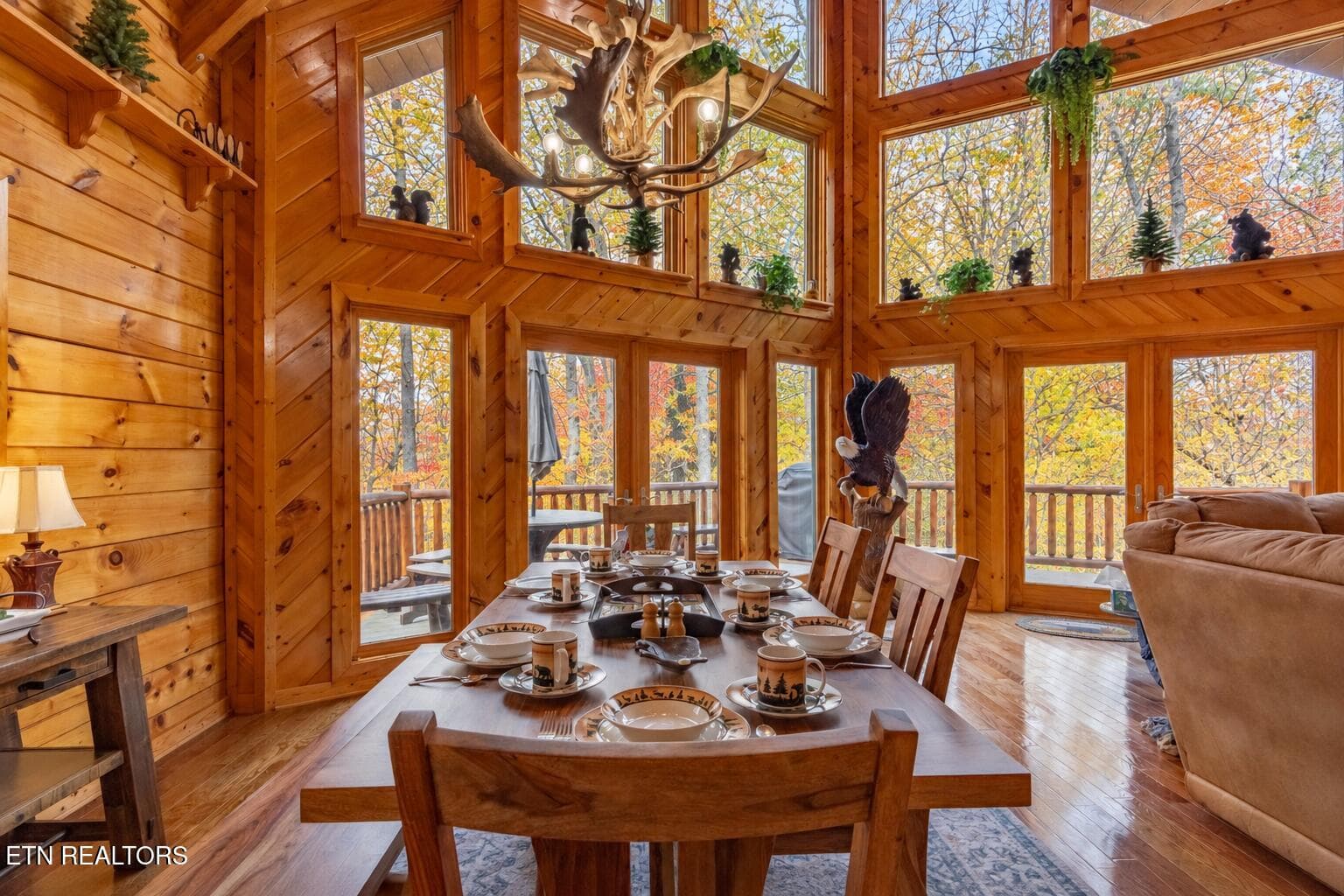 Autumn Light in a Cozy Cabin Dining Room - 3341 Sugar Maple Loop Rd, Sevierville, TN 37862