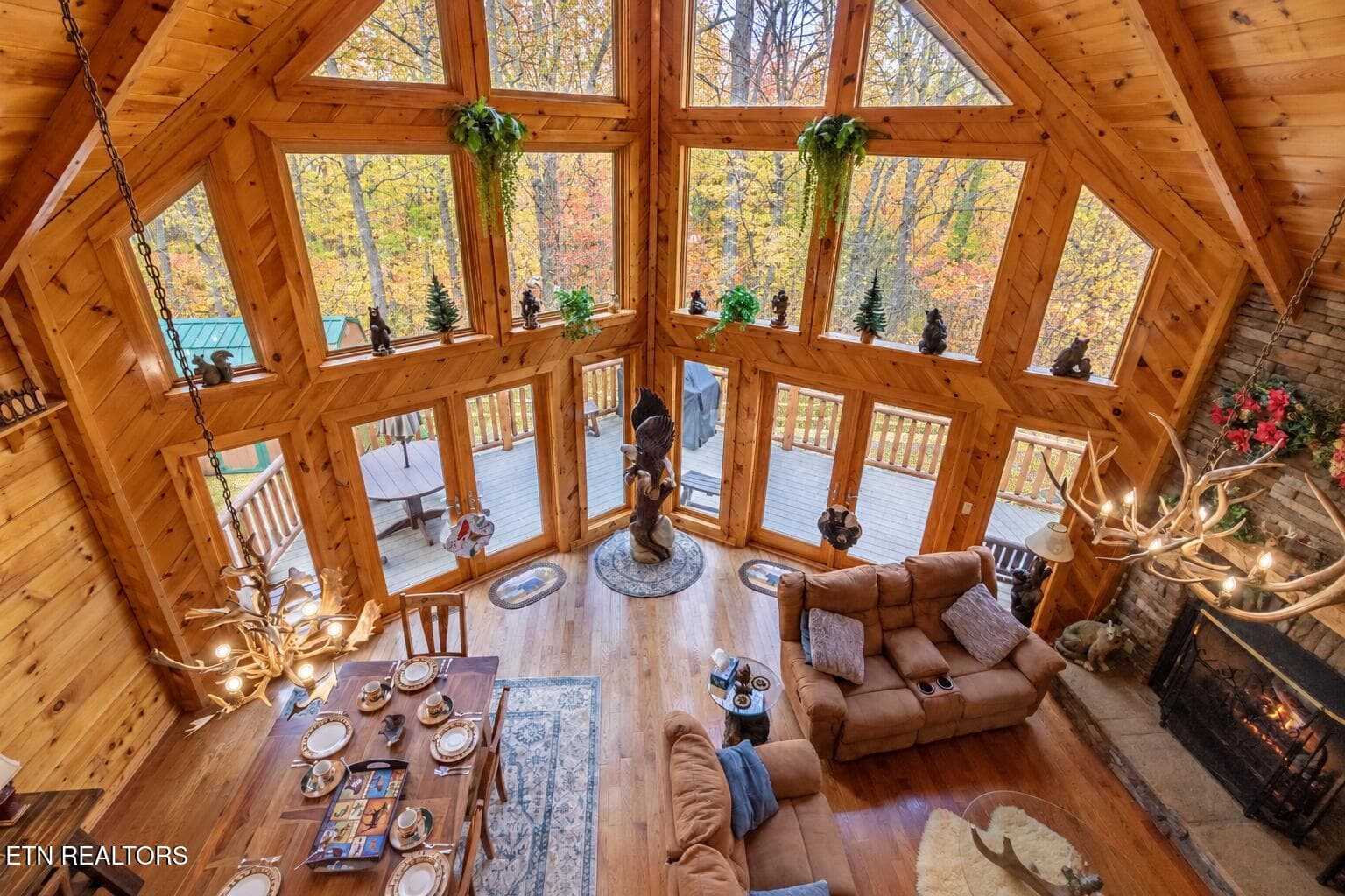 Autumn Light in the Rustic Cabin - 3341 Sugar Maple Loop Rd, Sevierville, TN 37862