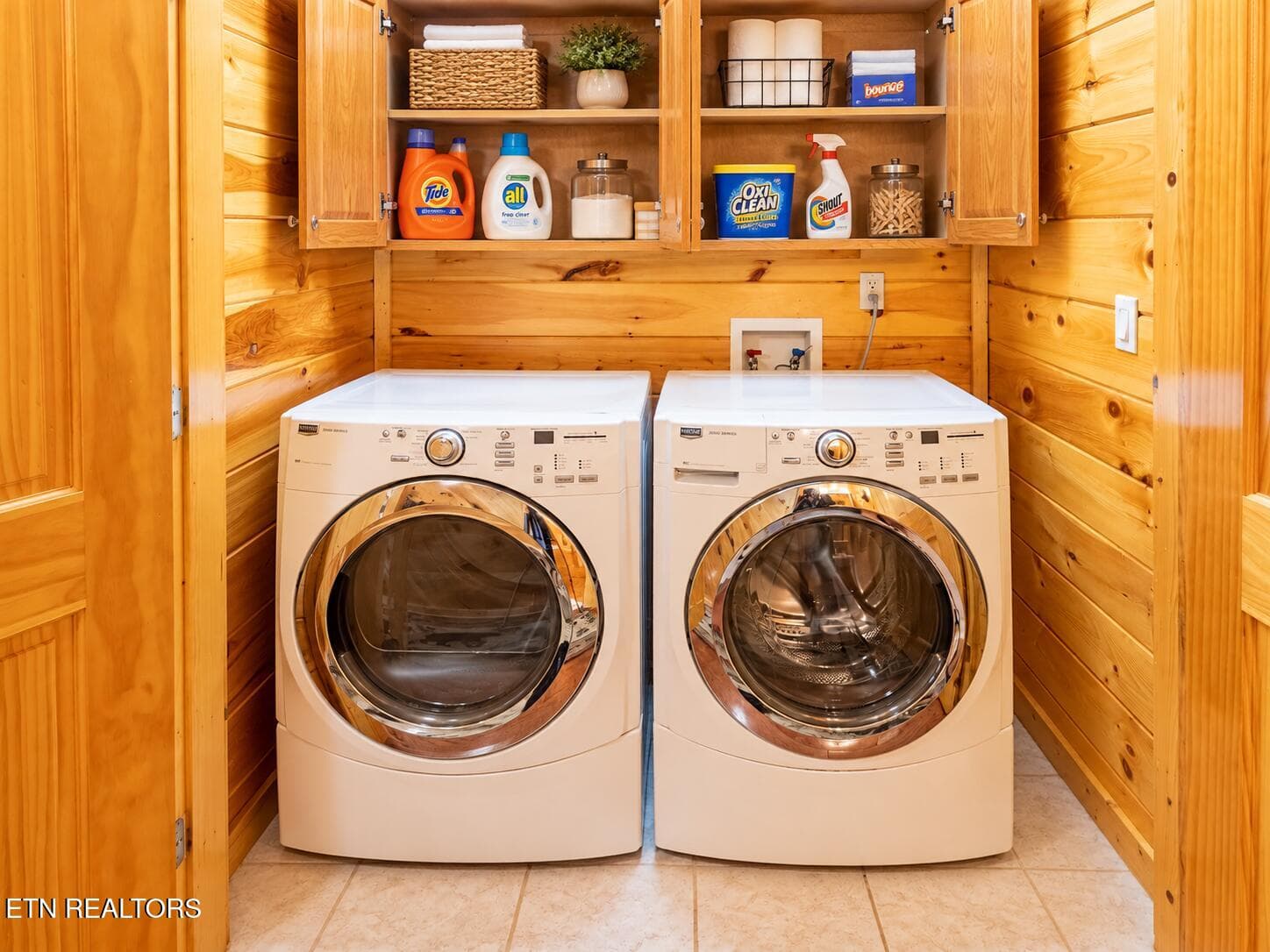 Cozy Cabin Laundry Nook - 3341 Sugar Maple Loop Rd, Sevierville, TN 37862
