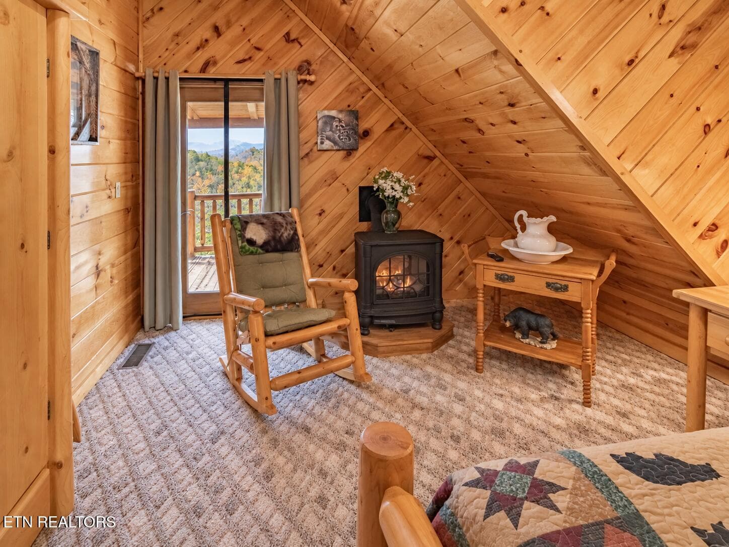 Cozy Rustic Cabin Loft Nook - 3341 Sugar Maple Loop Rd, Sevierville, TN 37862