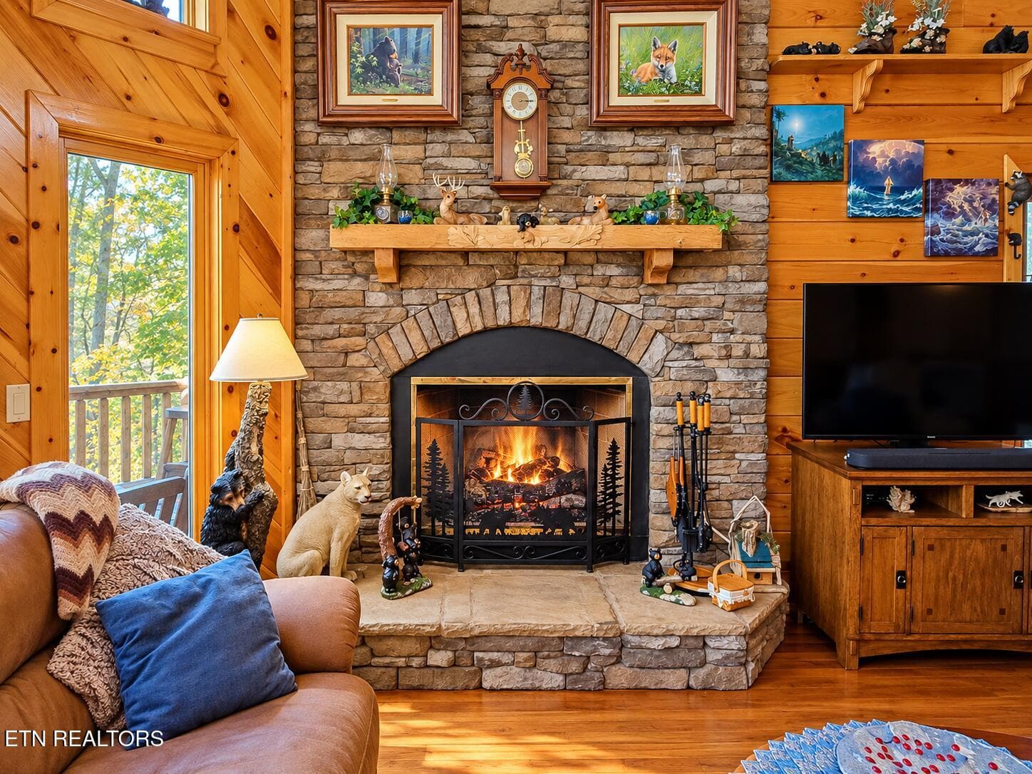 Cozy Rustic Lodge Fireplace Living Room - 3341 Sugar Maple Loop Rd, Sevierville, TN 37862