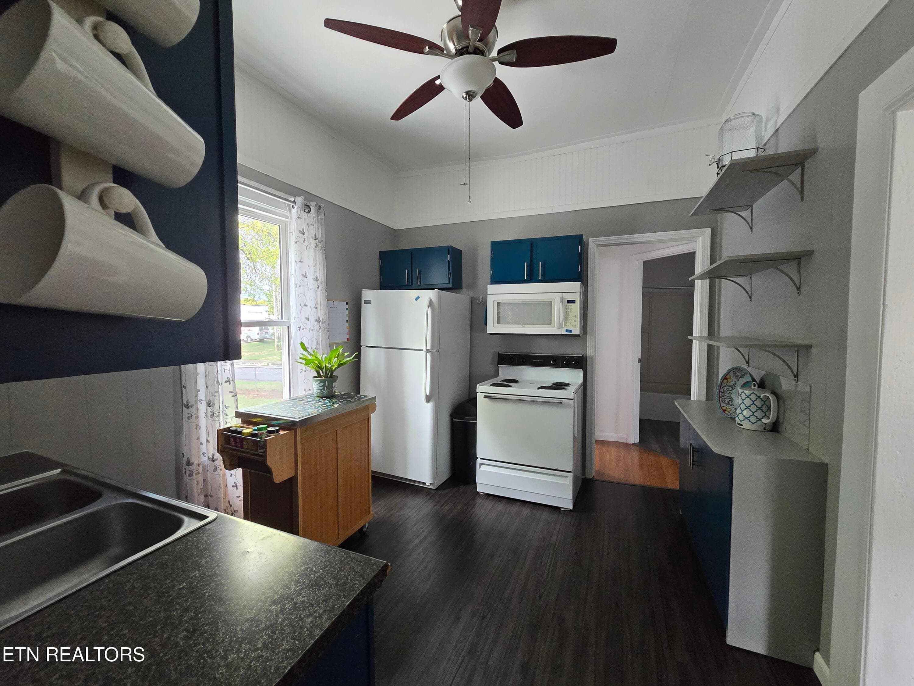 kitchen view - 248 Hannum St, Alcoa, TN 37701