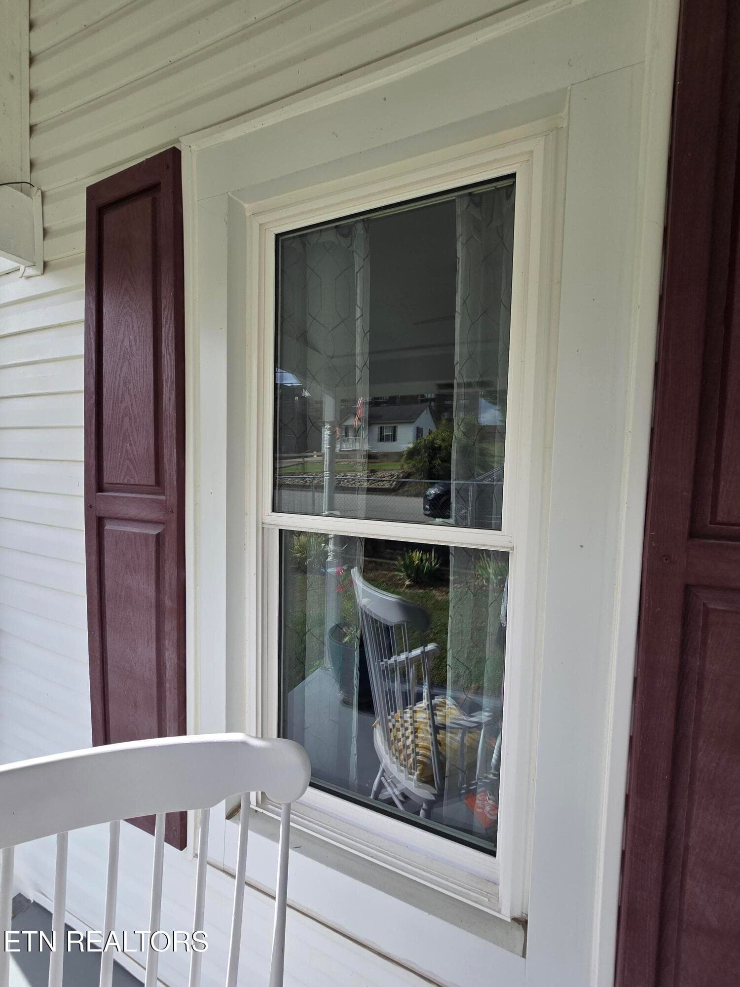 bVinyl tilt windows - 248 Hannum St, Alcoa, TN 37701